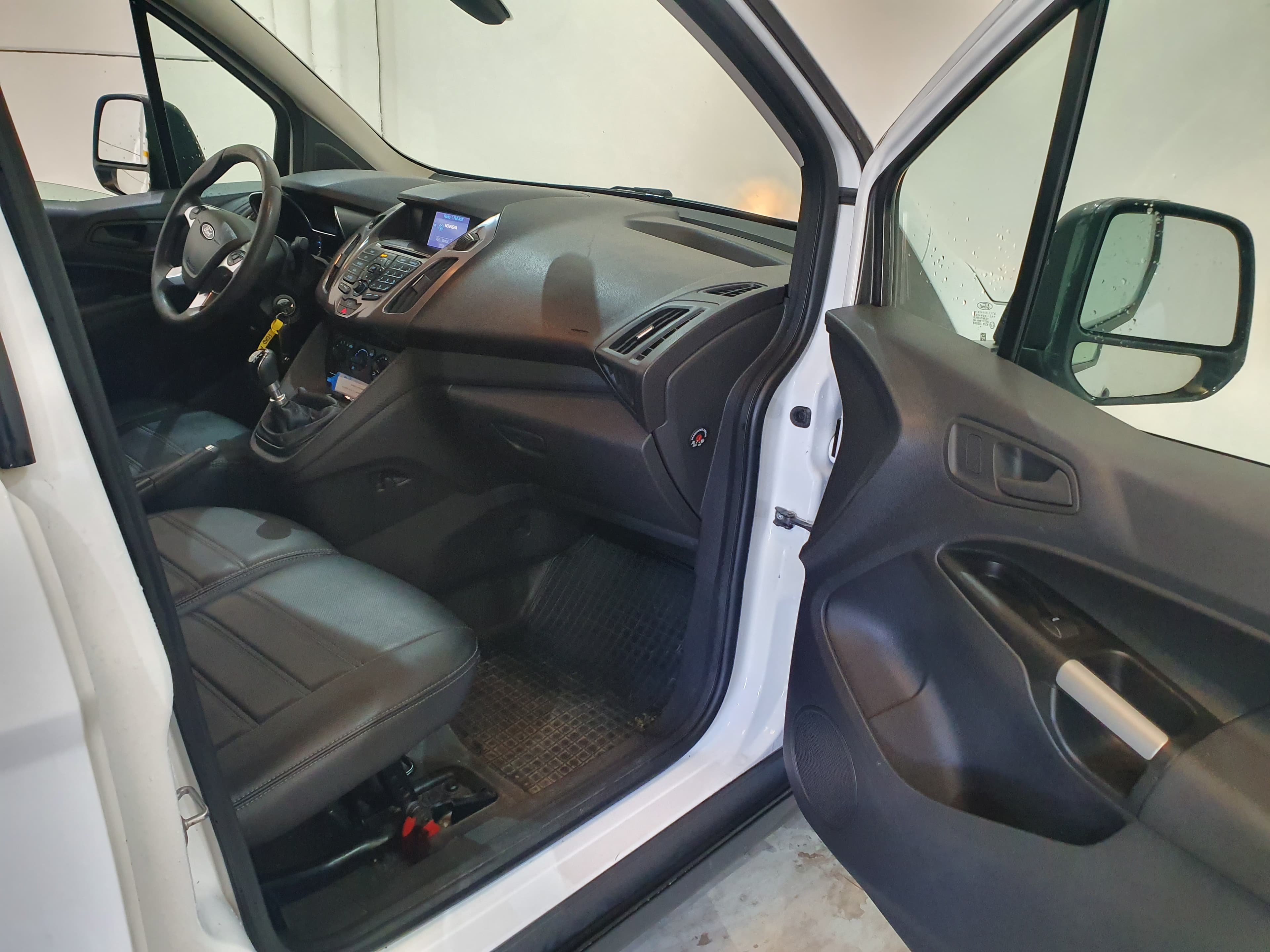 Ford Transit Connect 1.6 TDCI · Ano 2015 — imagen 20