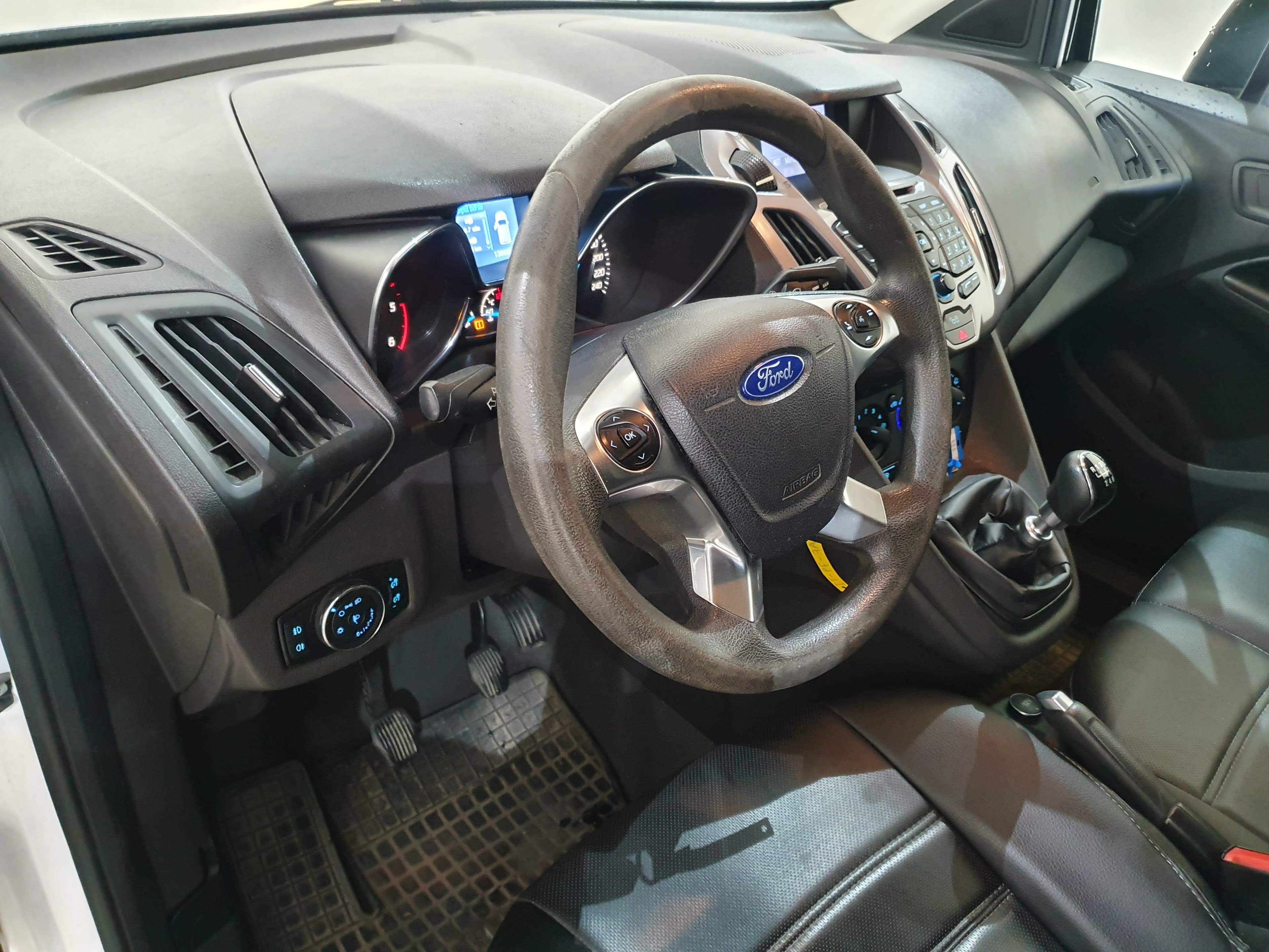 Ford Transit Connect 1.6 TDCI · Ano 2015 — imagen 26