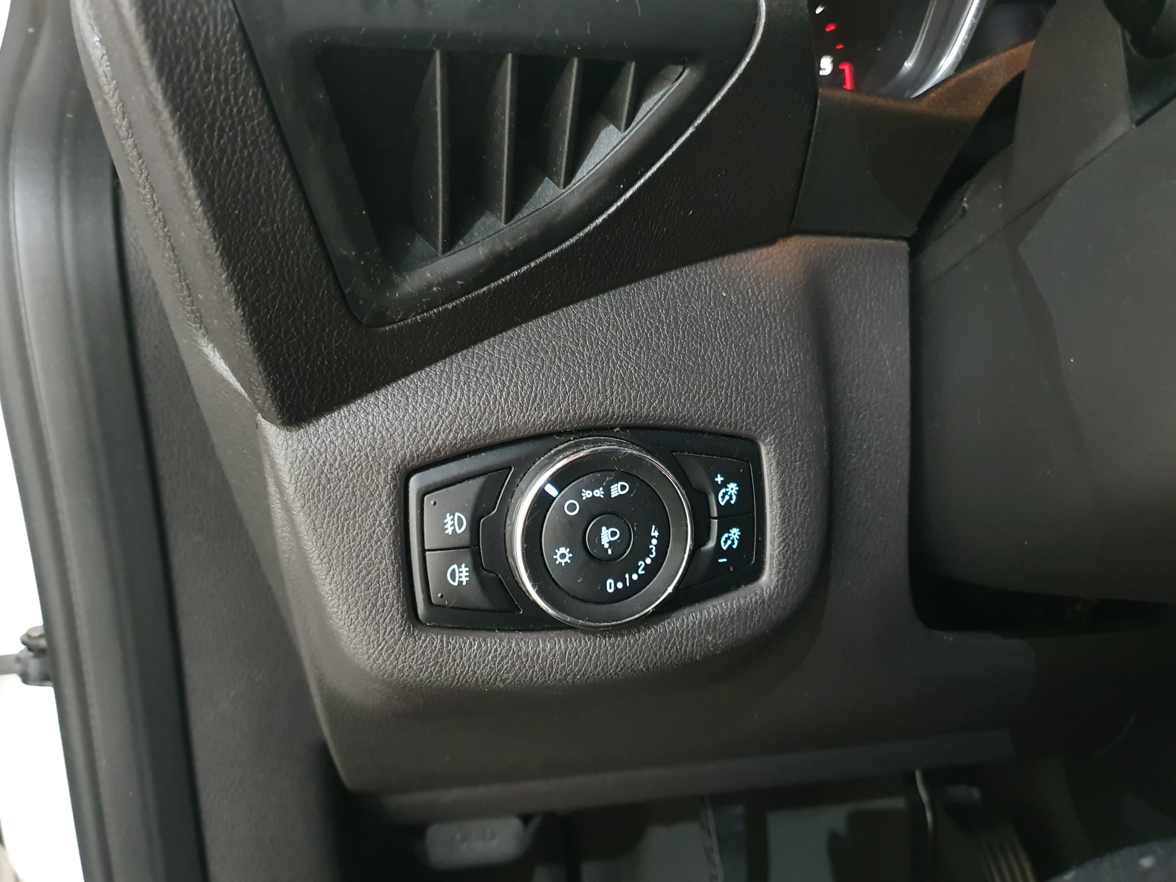 Ford Transit Connect 1.6 TDCI · Ano 2015 — imagen 37
