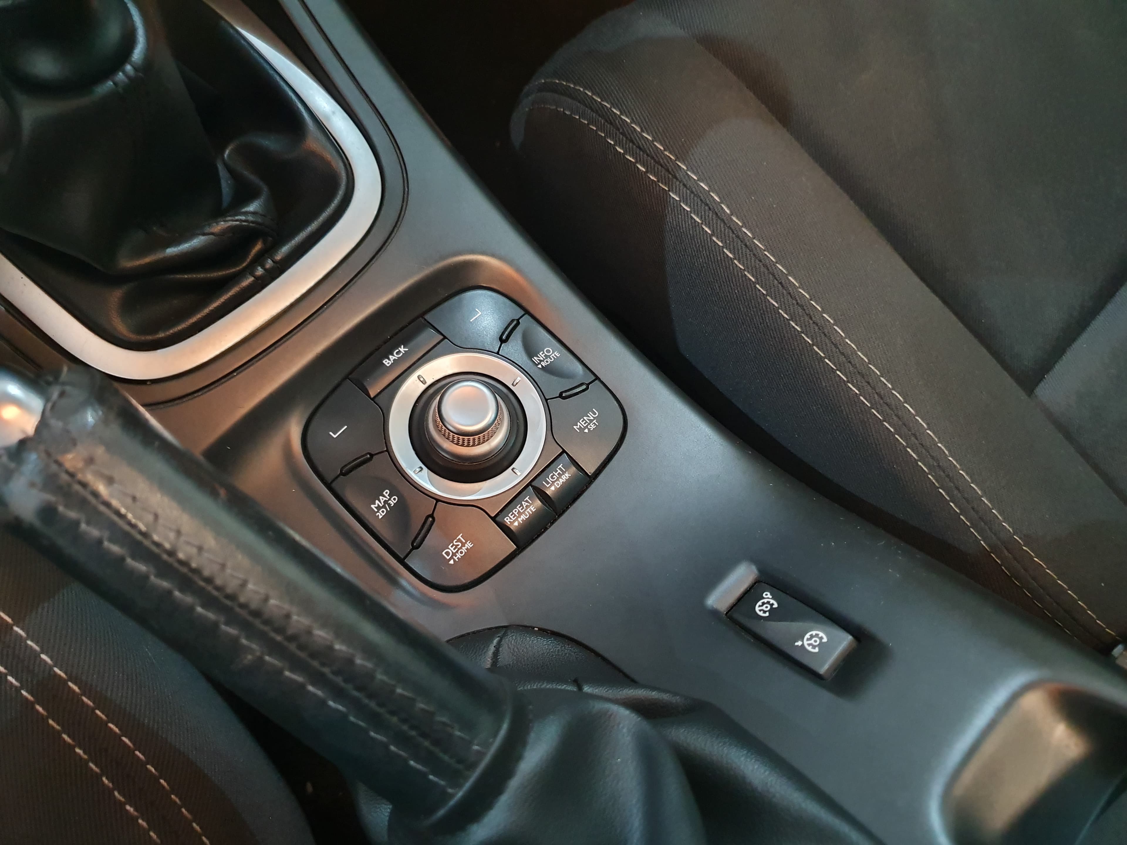 Renault Mégane 1.5DCI · Ano 2011 — imagen 39