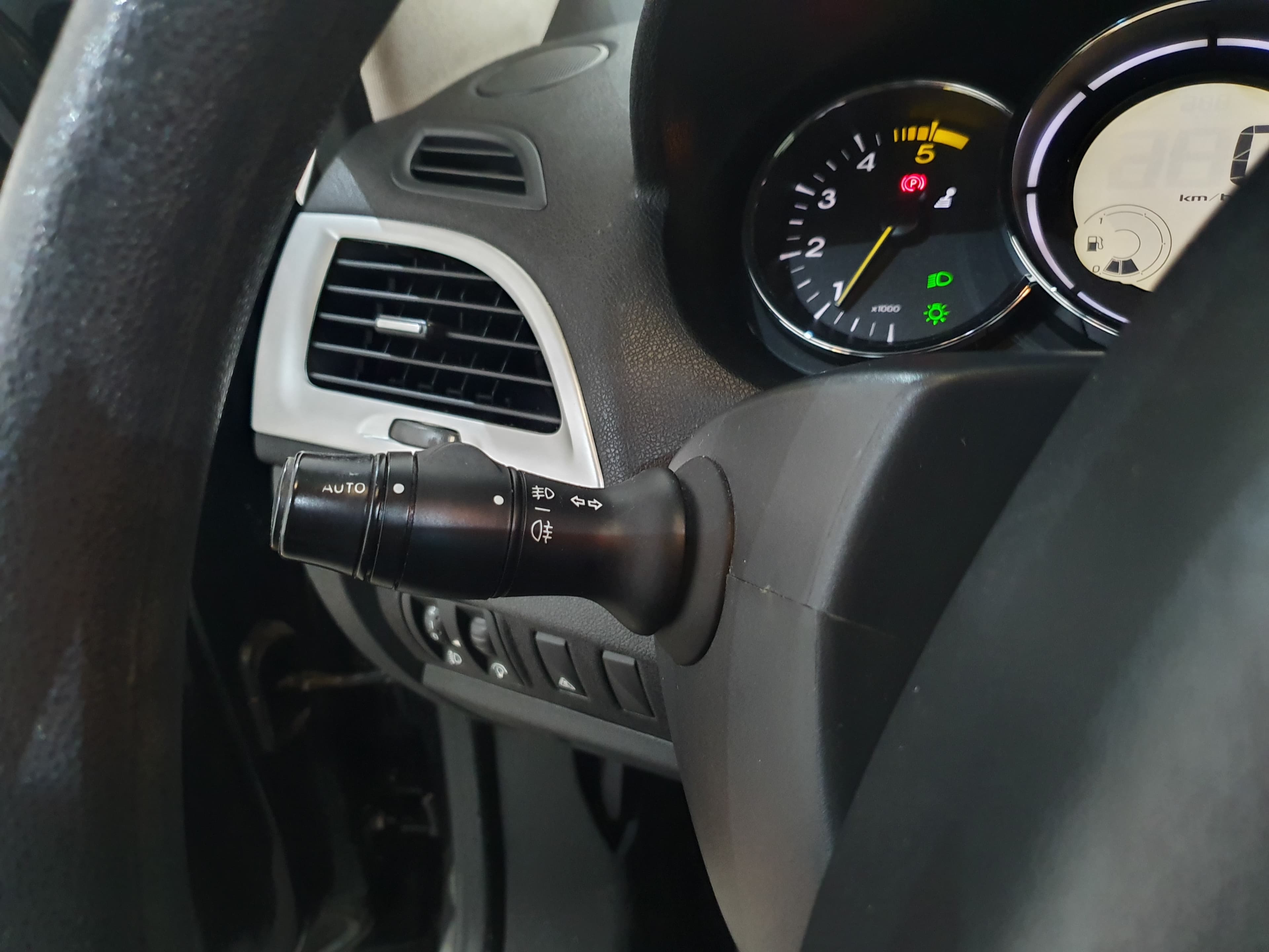 Renault Mégane 1.5DCI · Ano 2011 — imagen 44