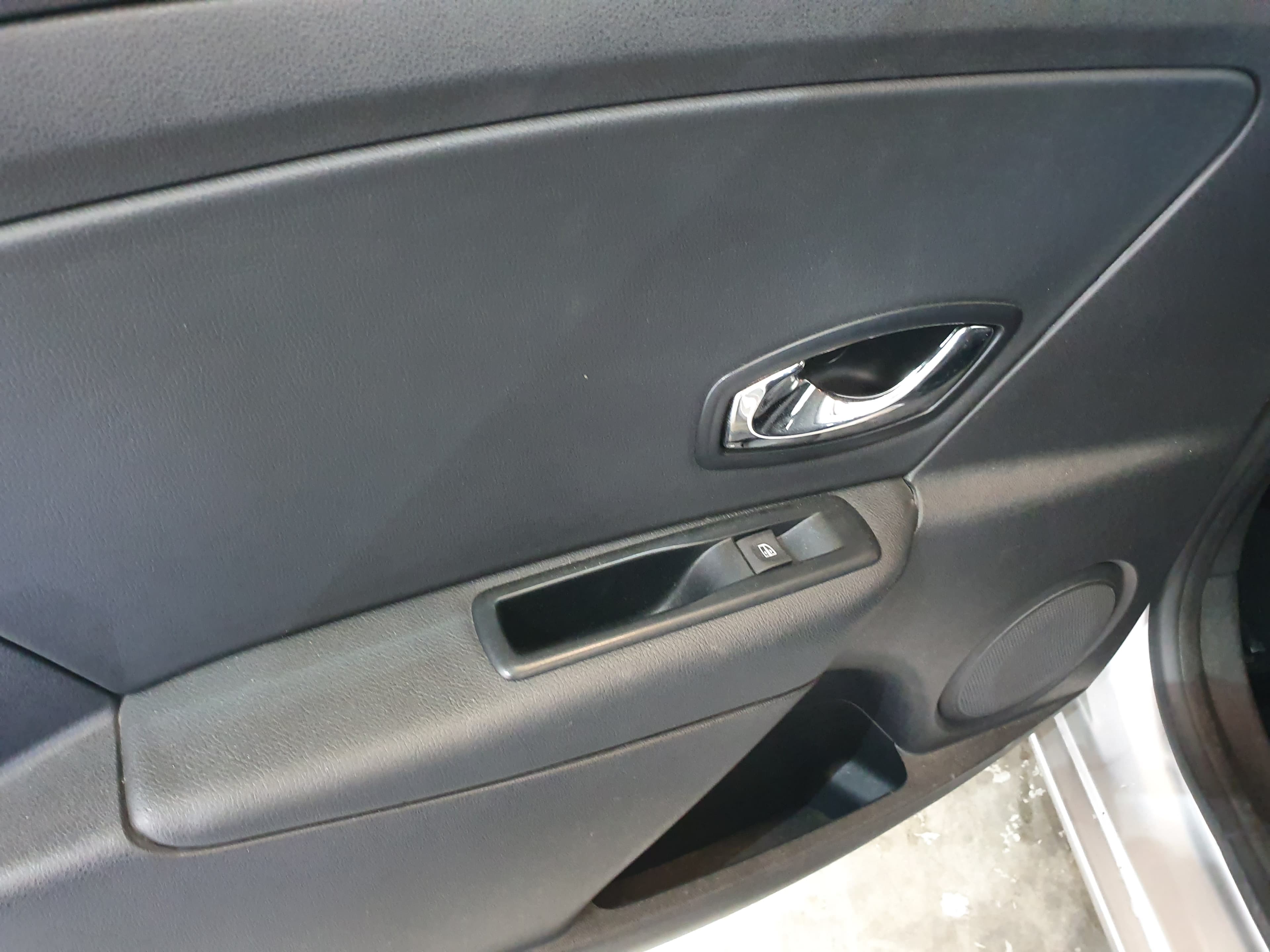 Renault Mégane 1.5 DCI · Ano 2015 — image 30