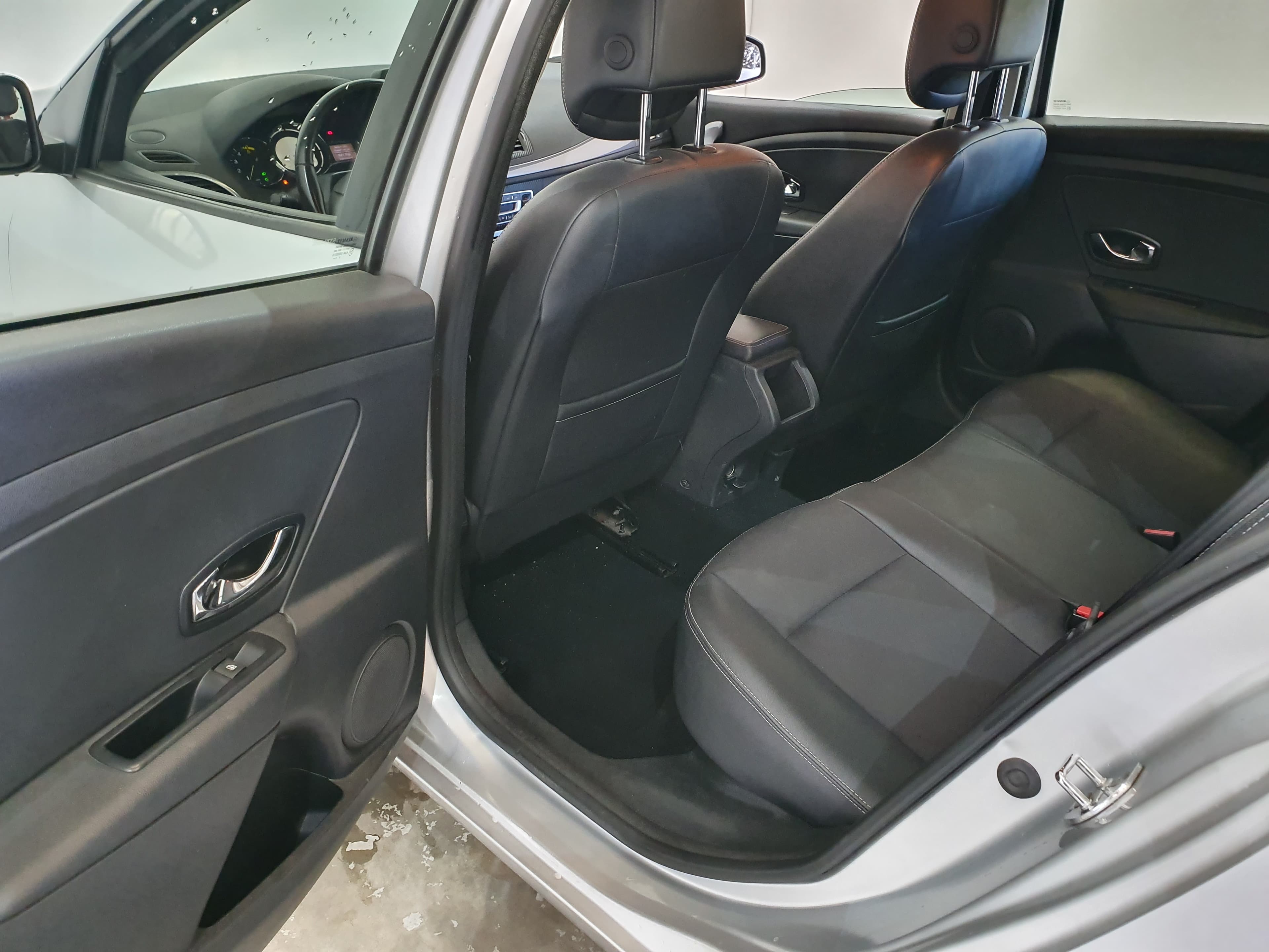 Renault Mégane 1.5 DCI · Ano 2015 — image 29