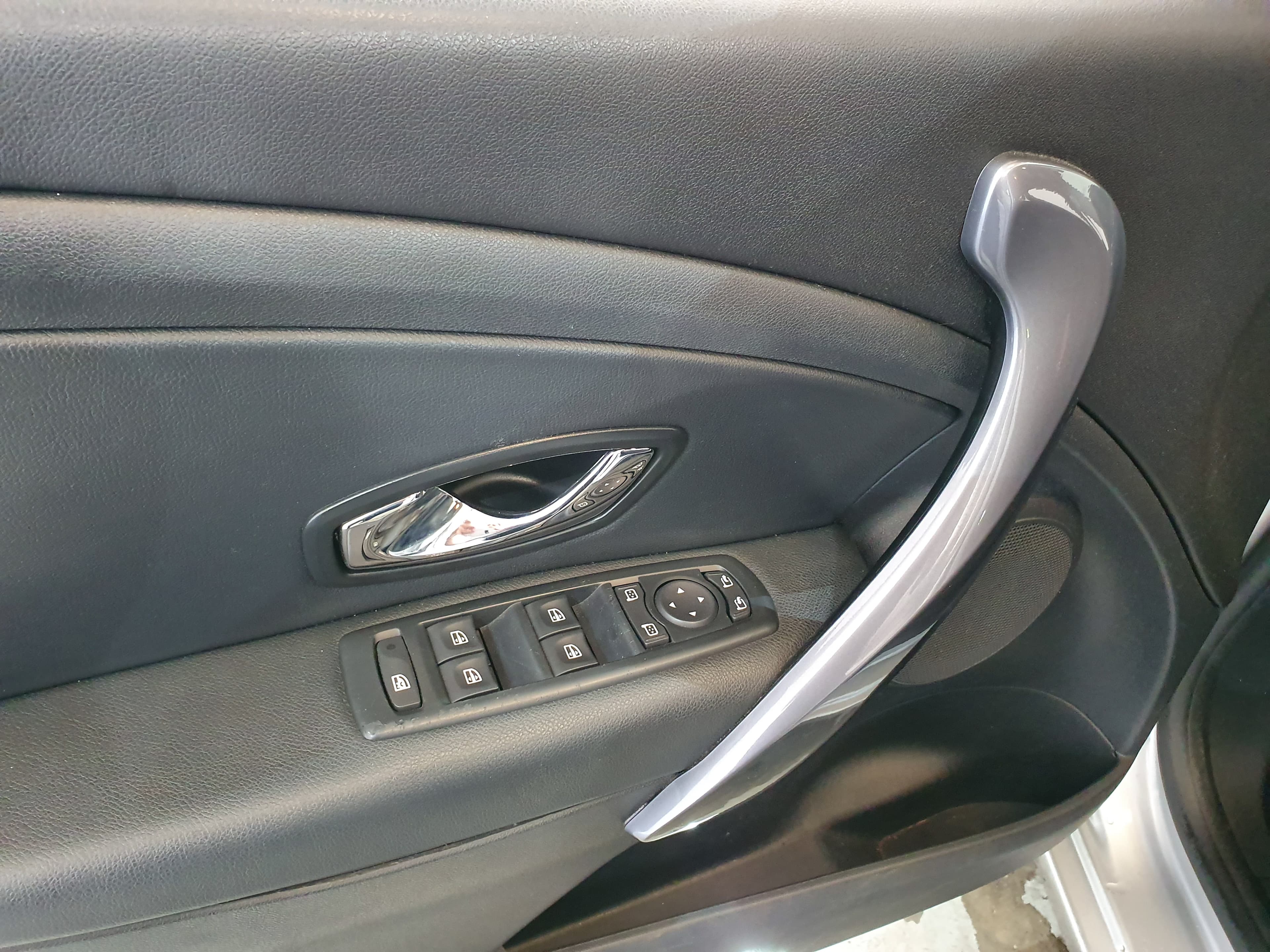 Renault Mégane 1.5 DCI · Ano 2015 — image 20