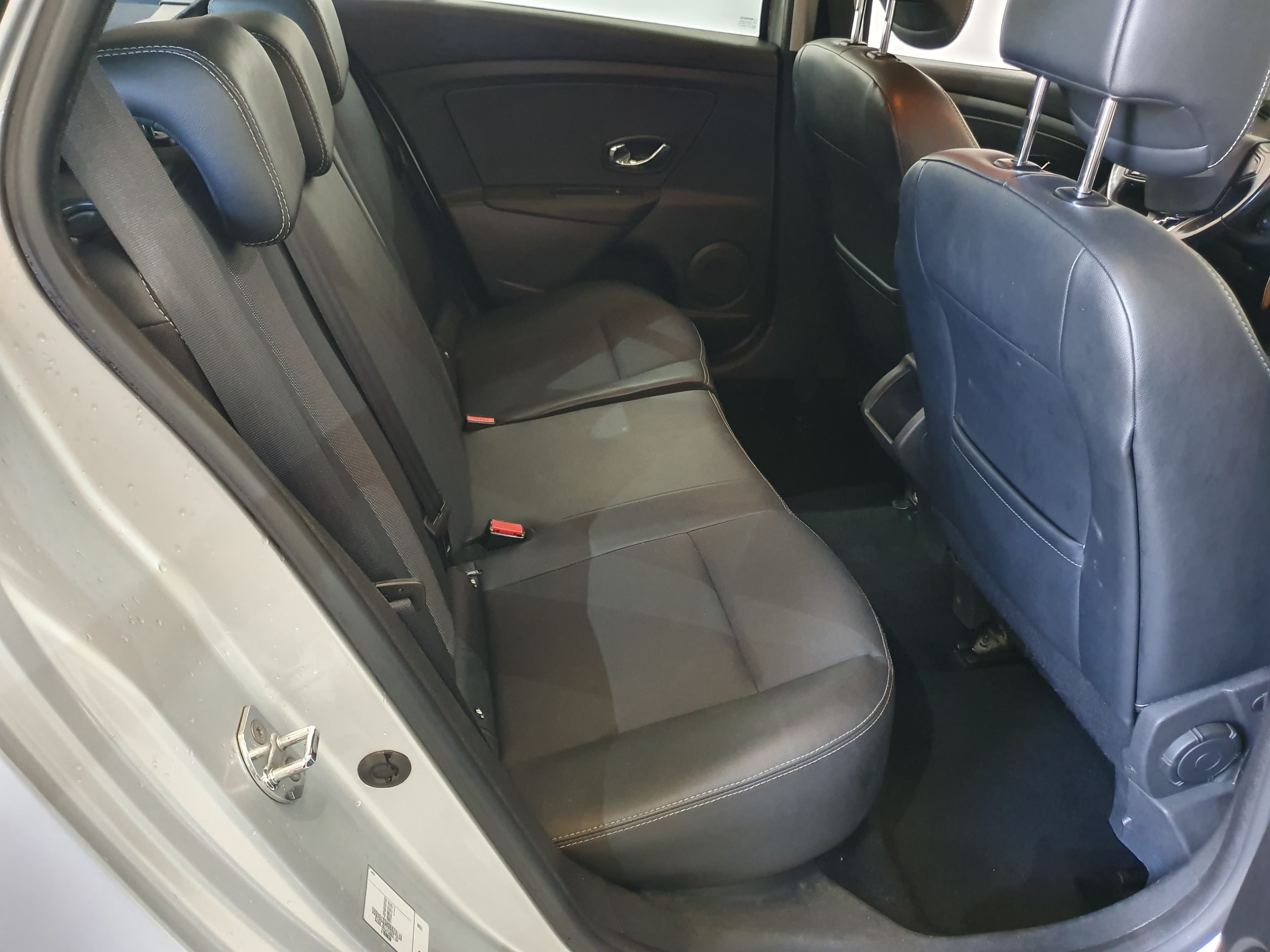 Renault Mégane 1.5 DCI · Ano 2015 — image 24