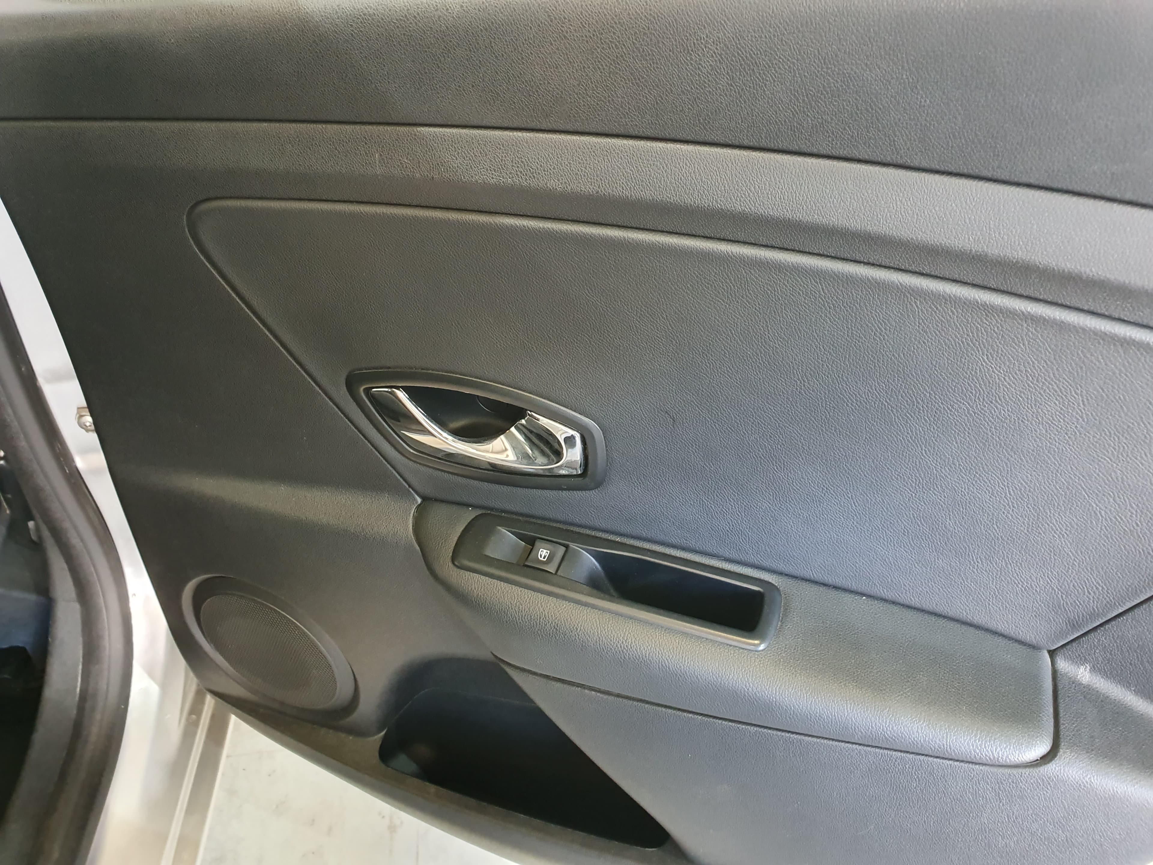 Renault Mégane 1.5 DCI · Ano 2015 — image 23