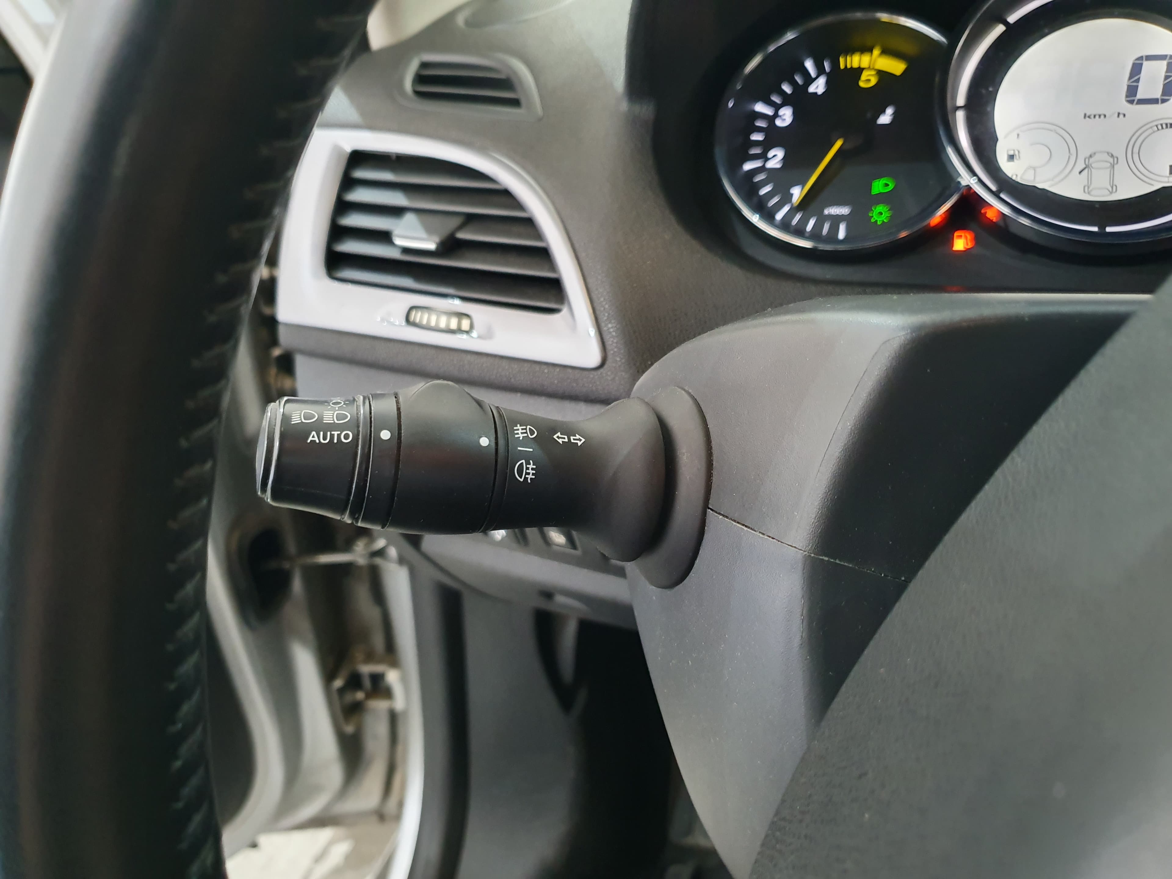 Renault Mégane 1.5 DCI · Ano 2015 — image 42