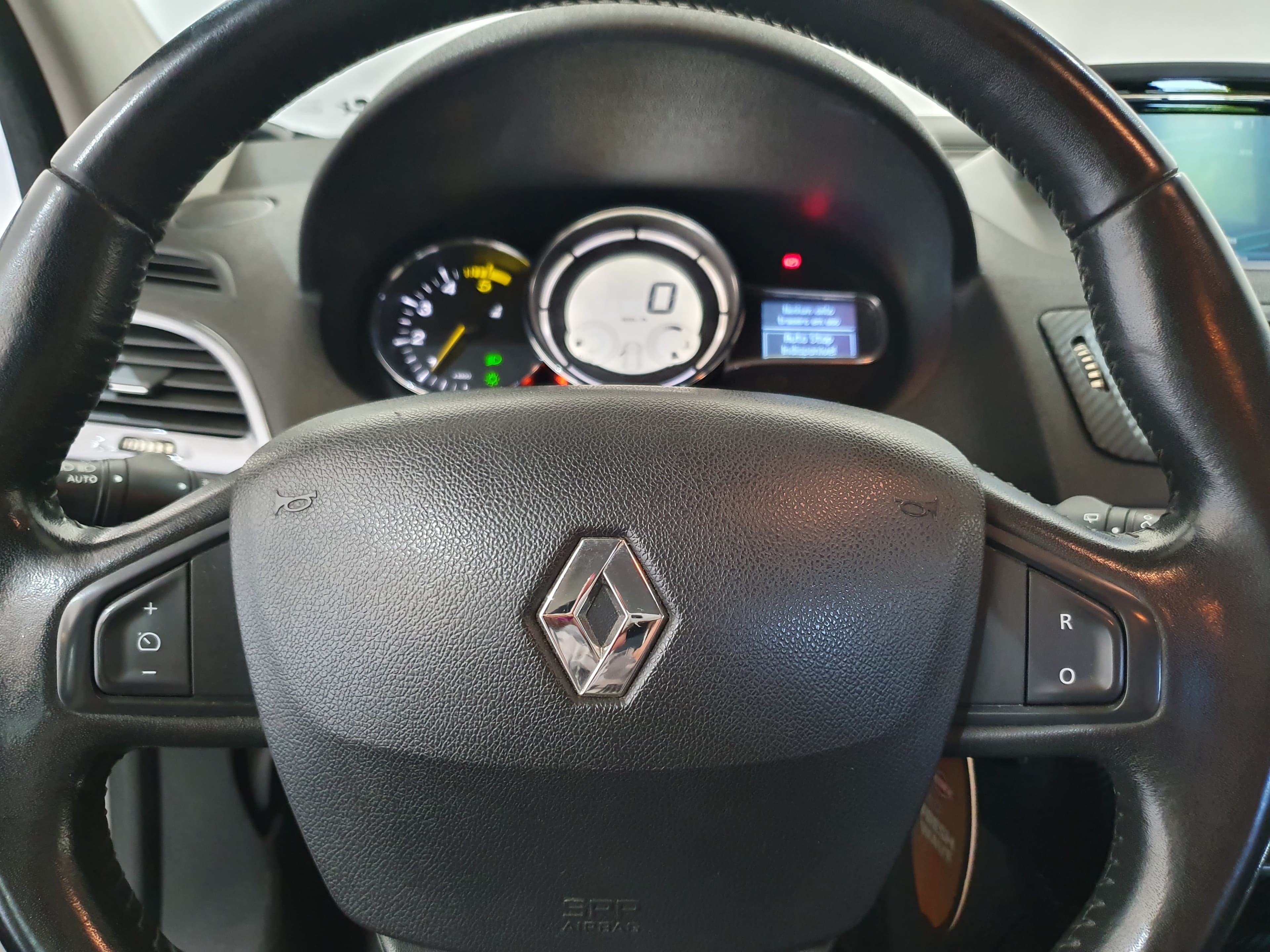 Renault Mégane 1.5 DCI · Ano 2015 — image 39
