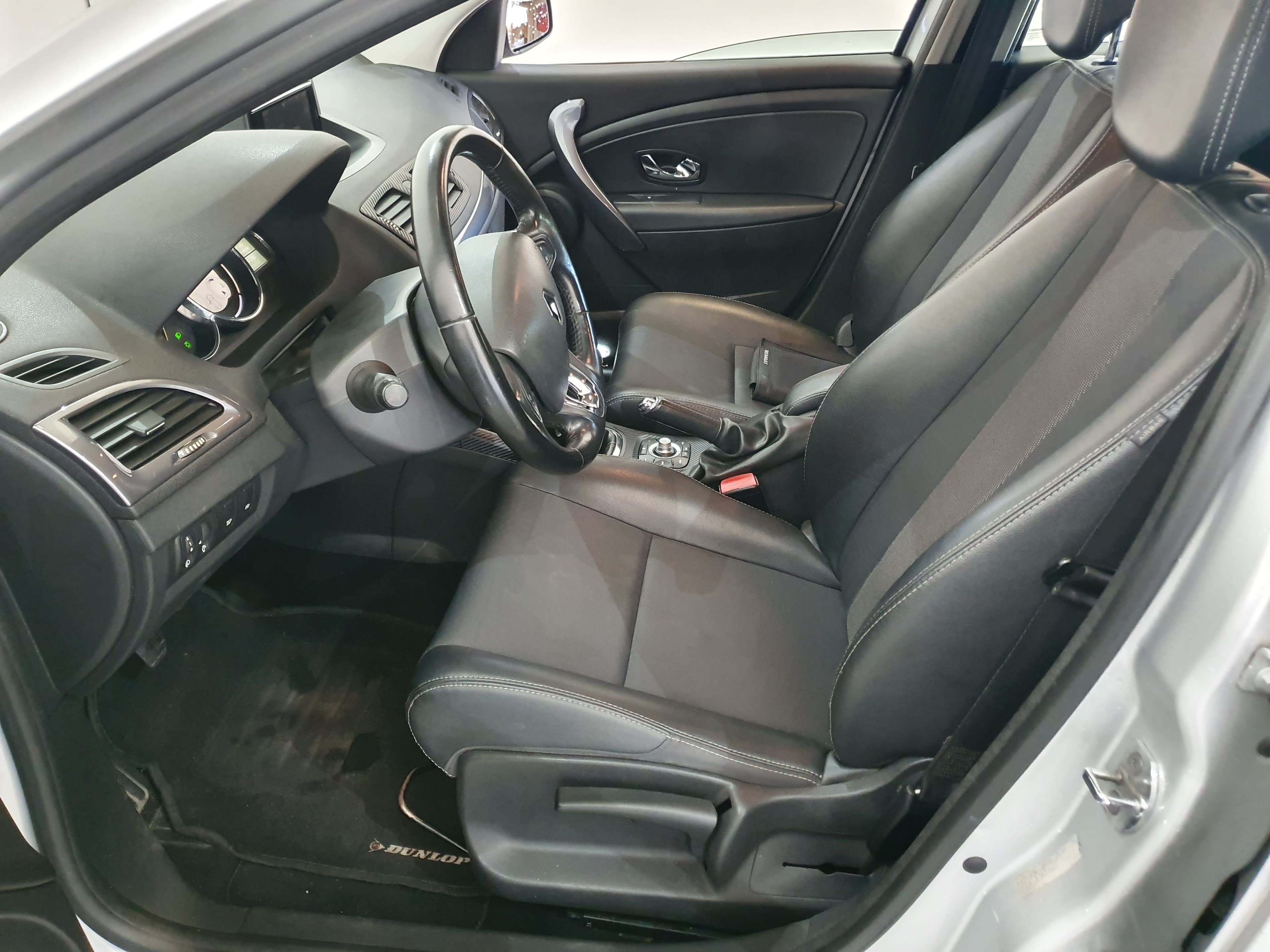 Renault Mégane 1.5 DCI · Ano 2015 — image 21