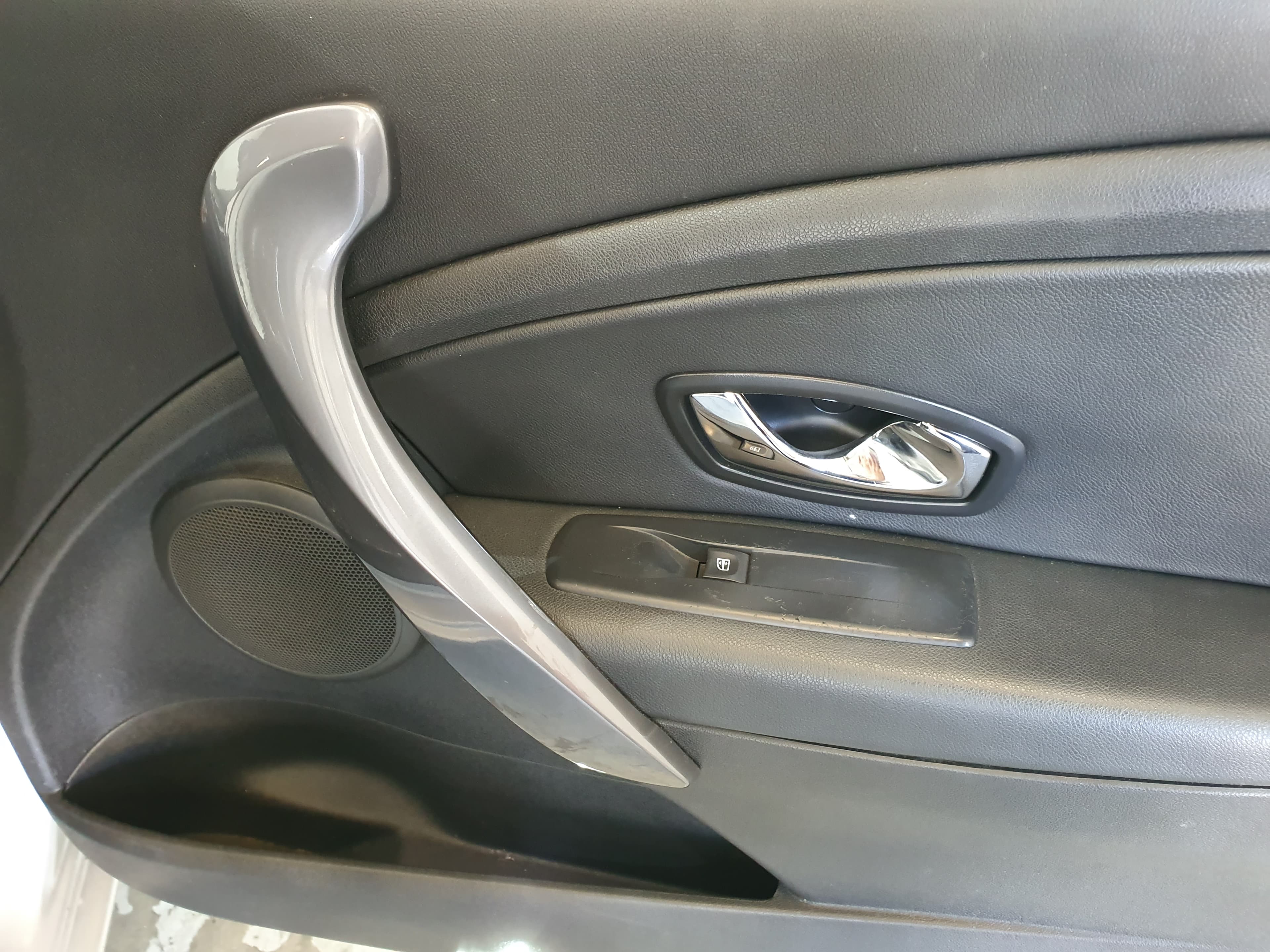 Renault Mégane 1.5 DCI · Ano 2015 — image 27