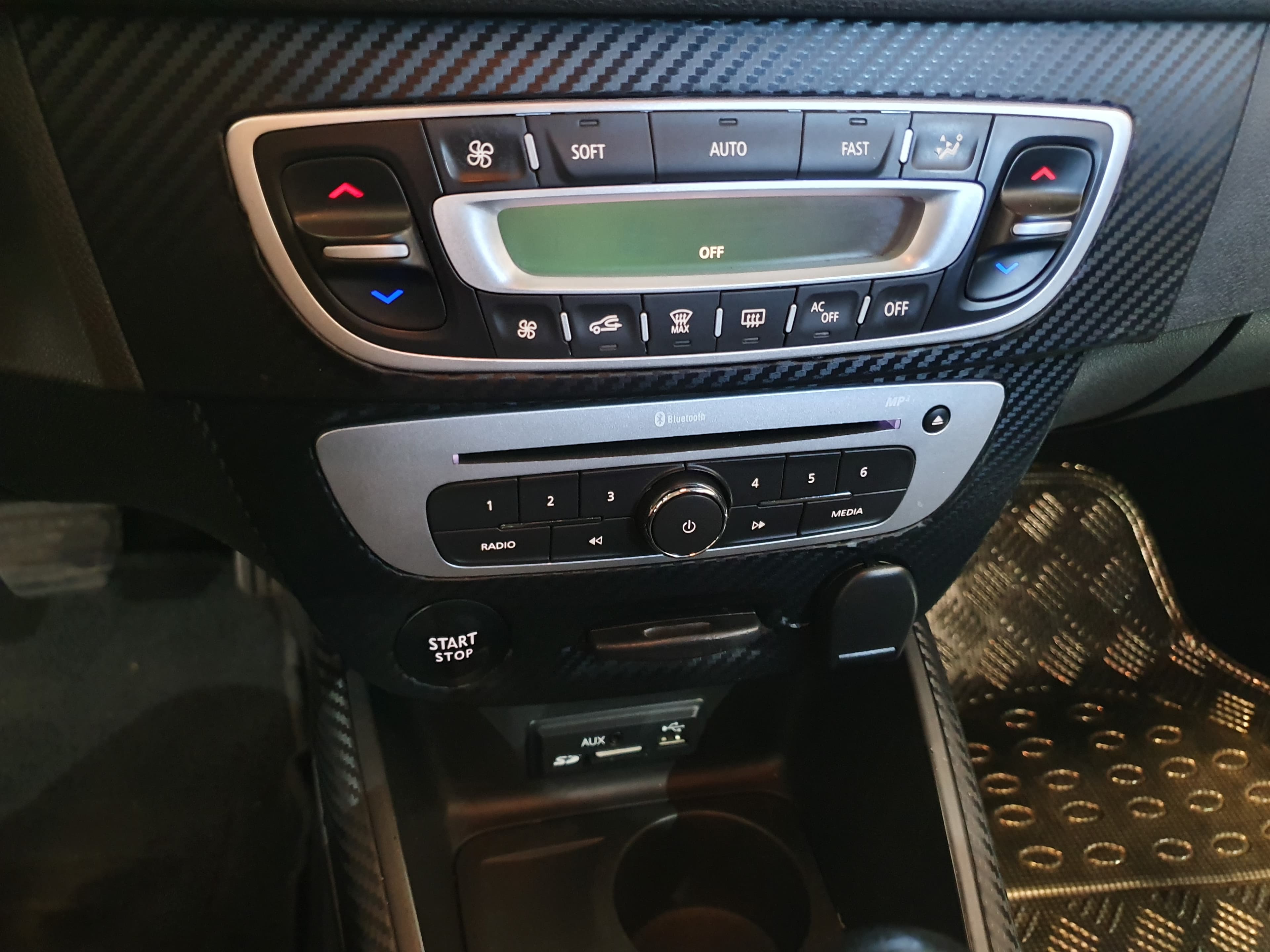 Renault Mégane 1.5 DCI · Ano 2015 — image 37