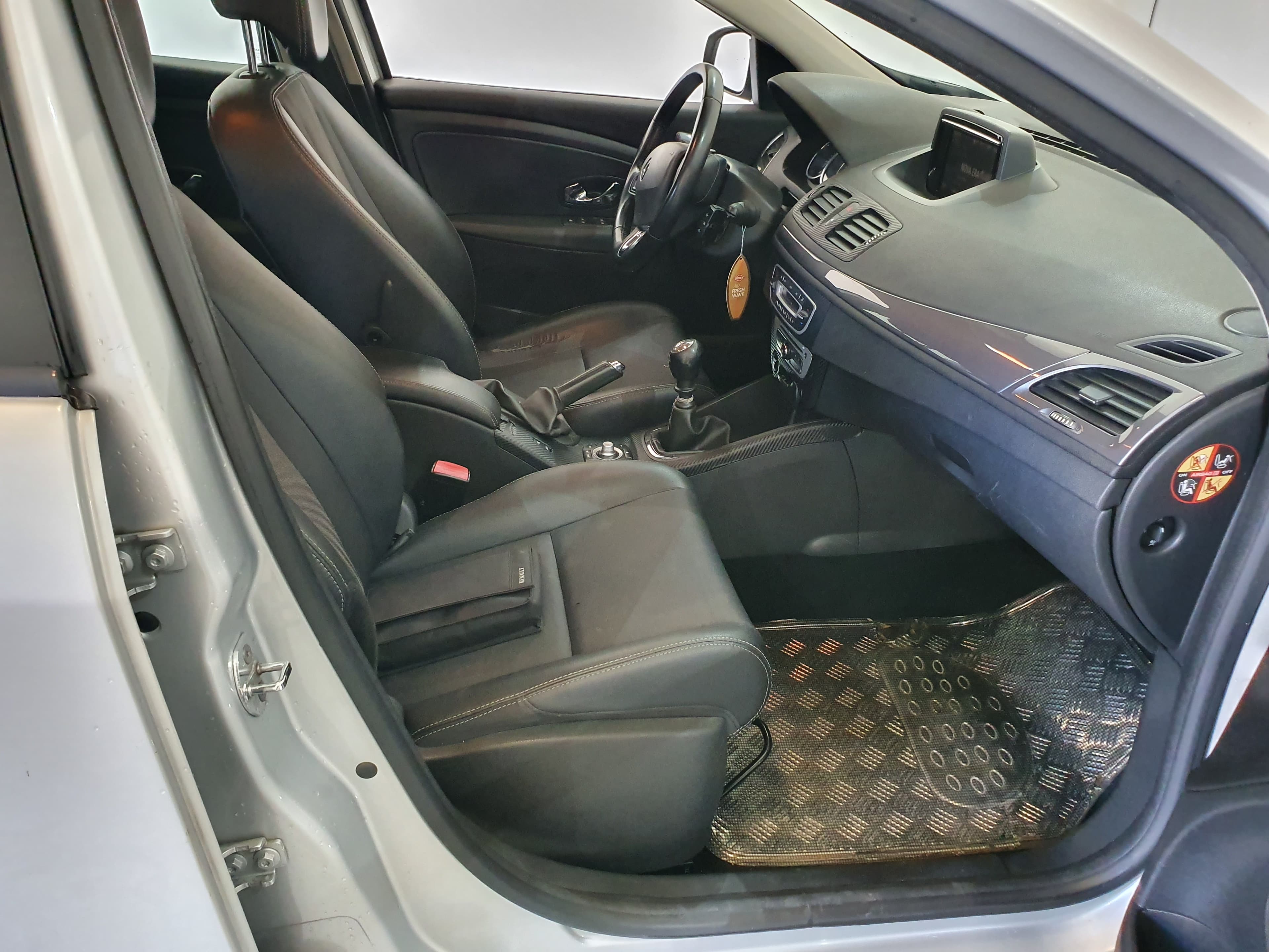 Renault Mégane 1.5 DCI · Ano 2015 — image 28