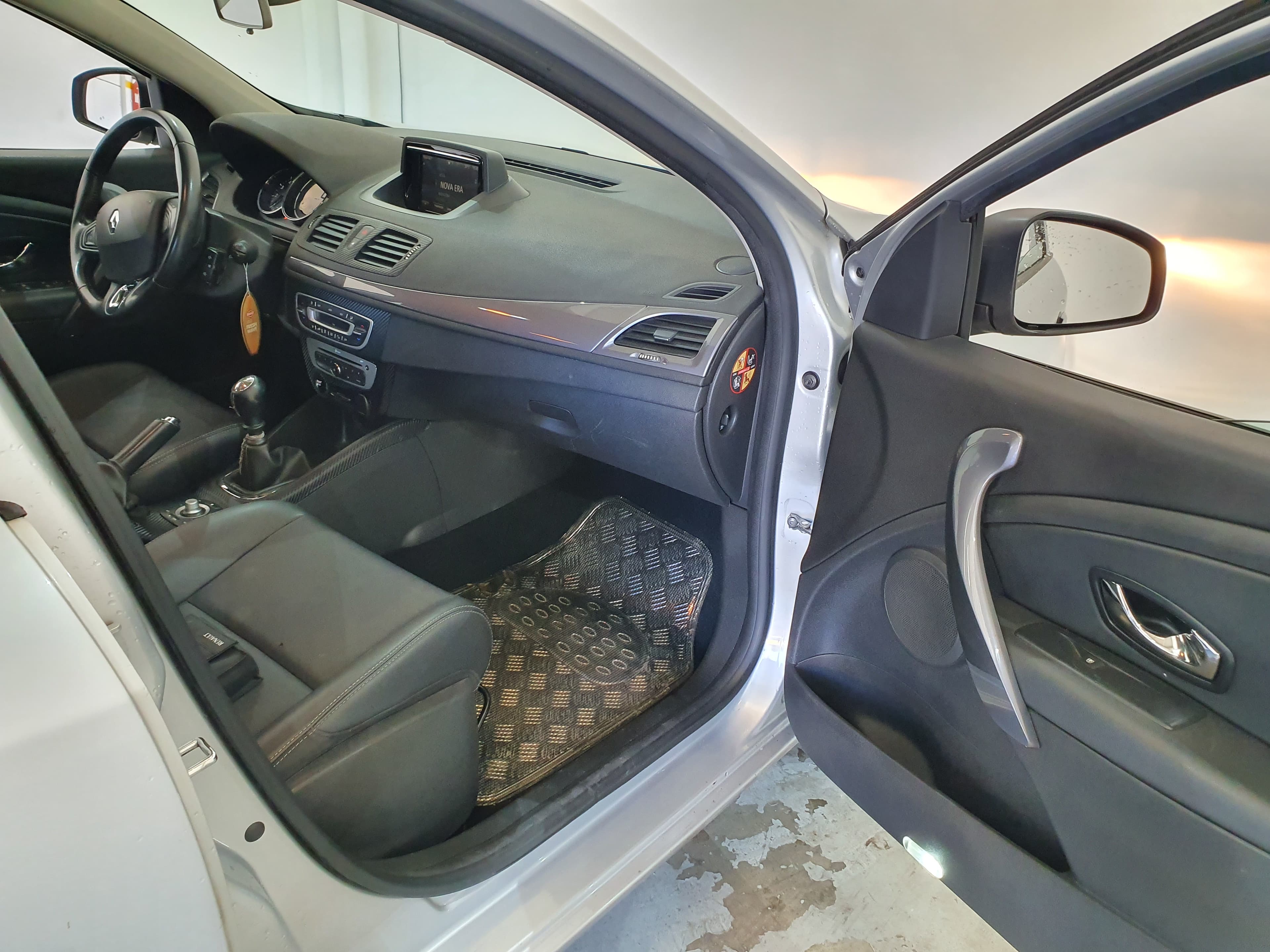 Renault Mégane 1.5 DCI · Ano 2015 — image 26