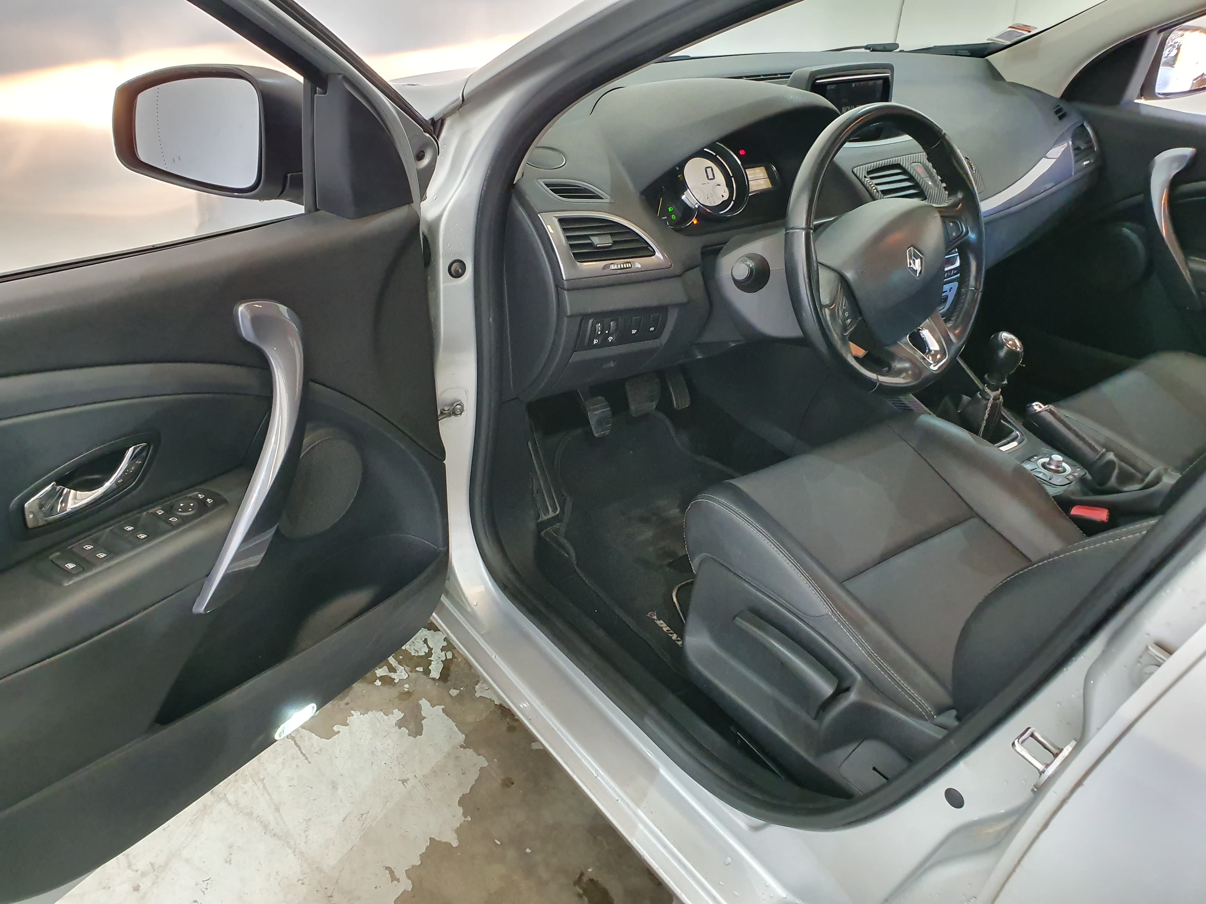 Renault Mégane 1.5 DCI · Ano 2015 — image 19