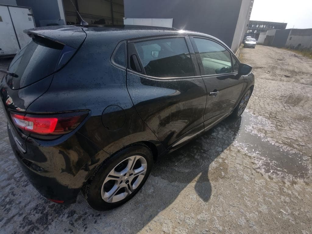 Renault Clio · Ano 2018  92-UT-14 — imagen 3