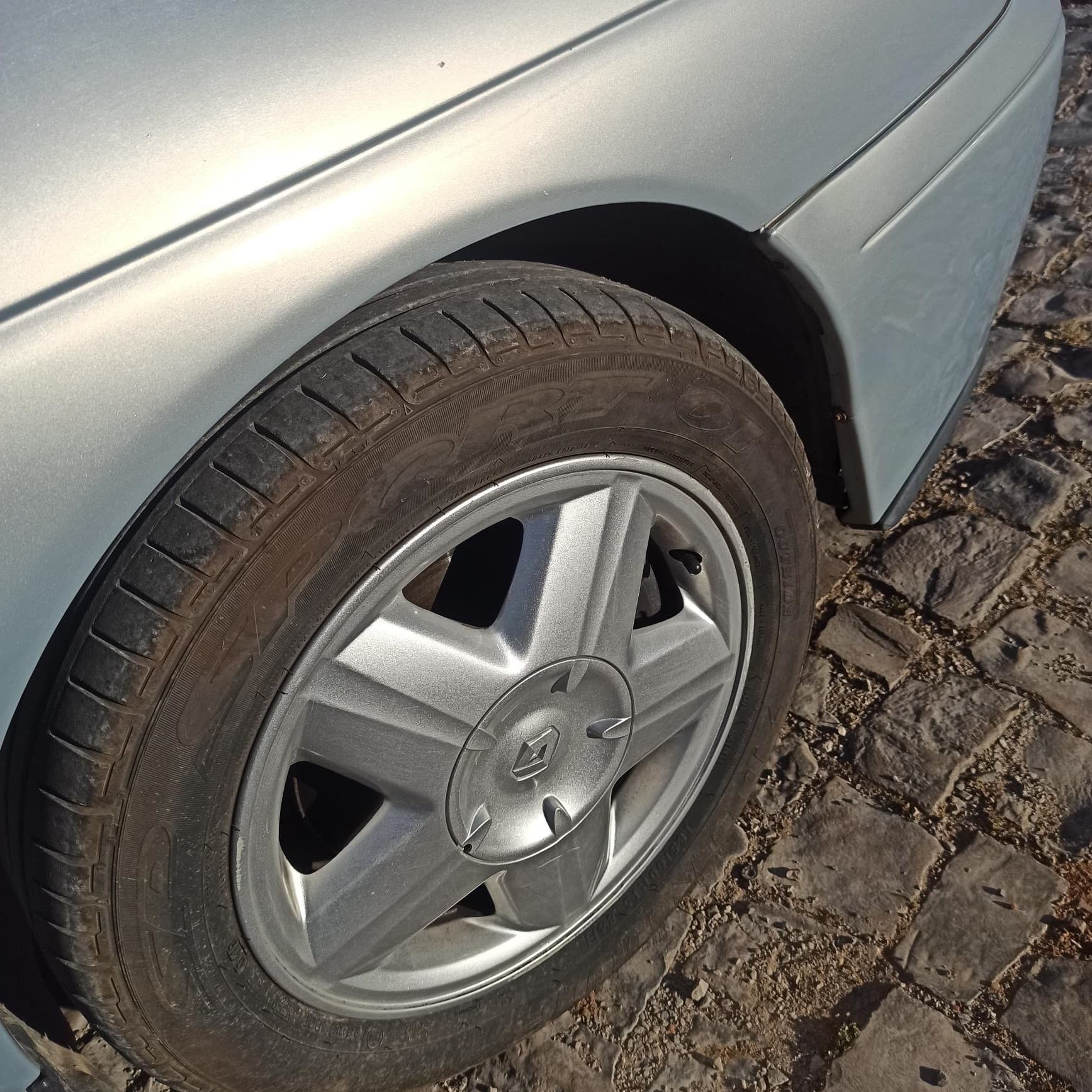 Renault Mégane Cabrio · Ano 1999 — imagem 18