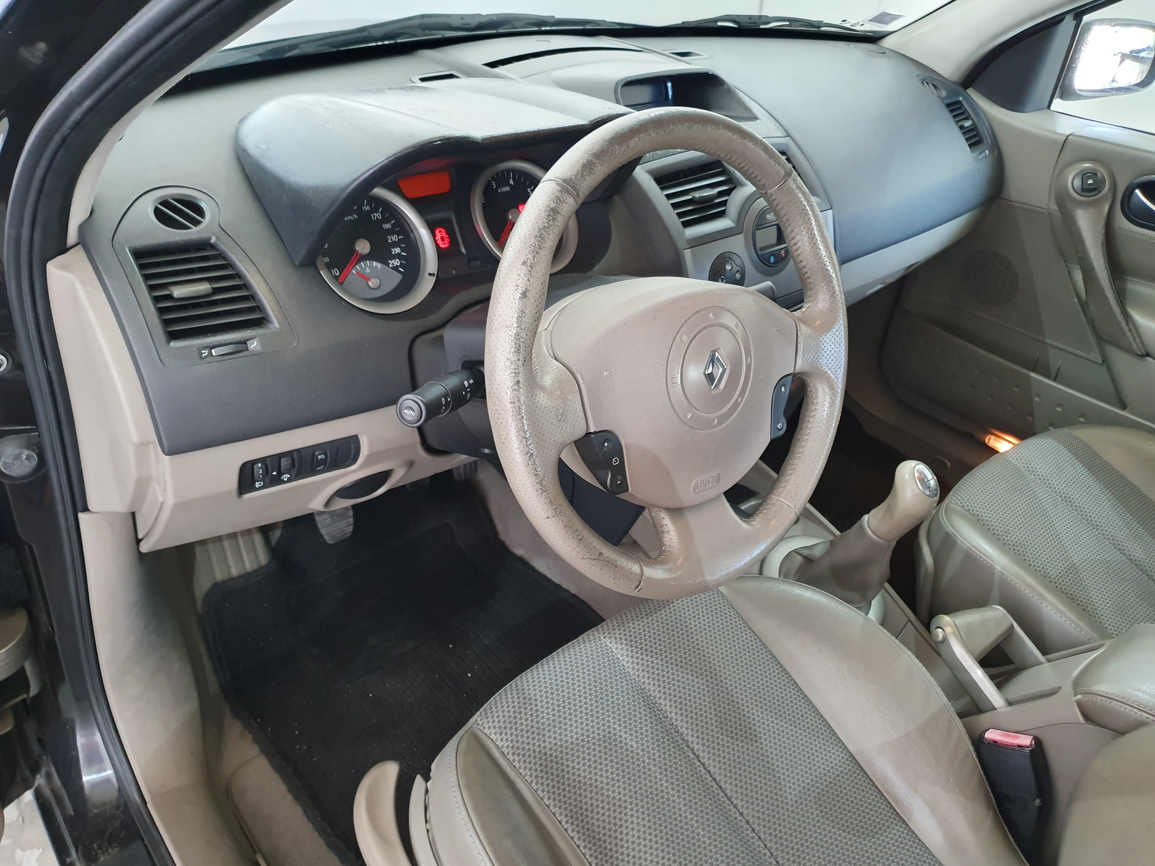 Renault Mégane · Ano 2003 — imagem 27