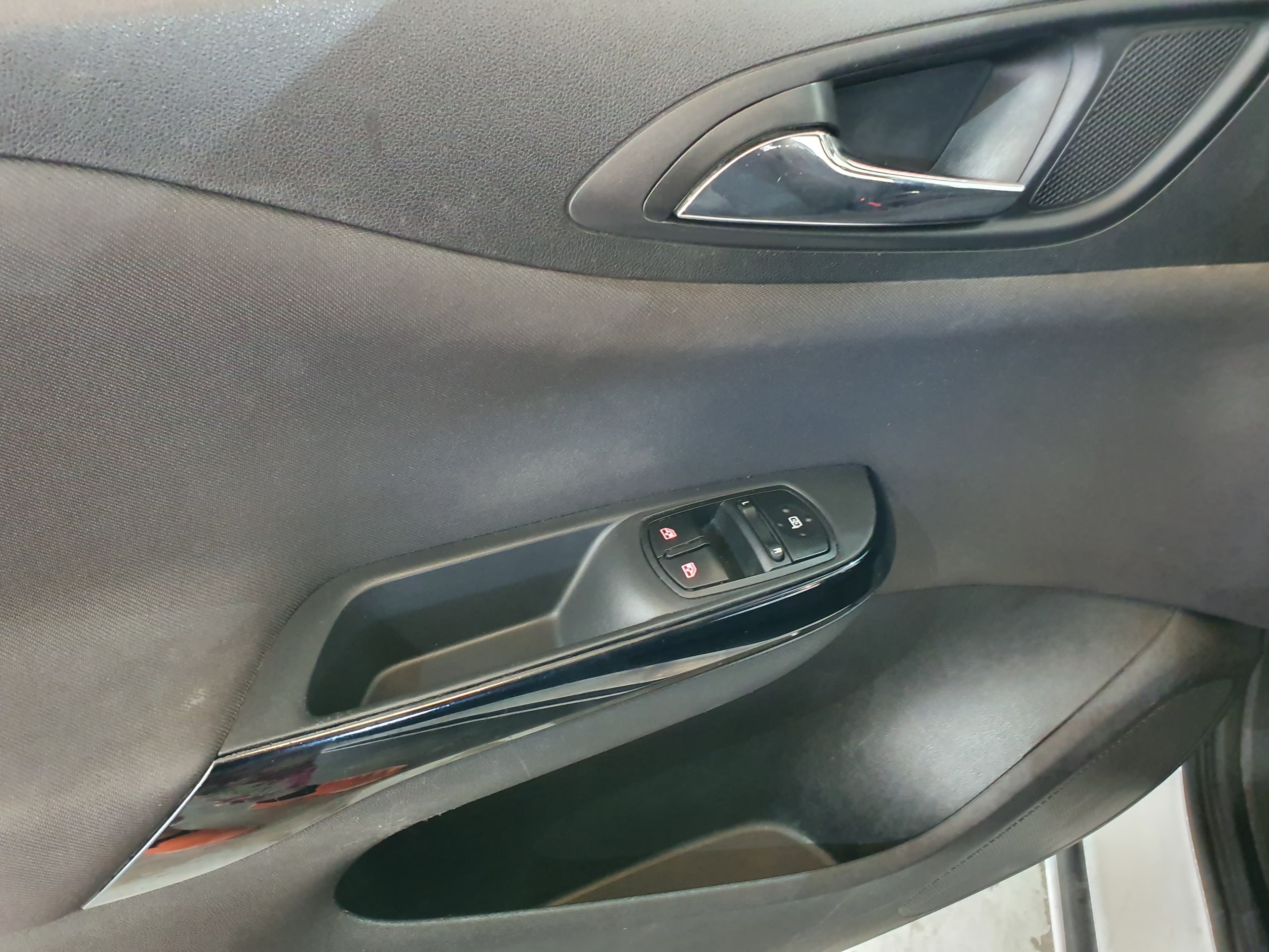 Opel Corsa · Ano 2016 — imagem 24
