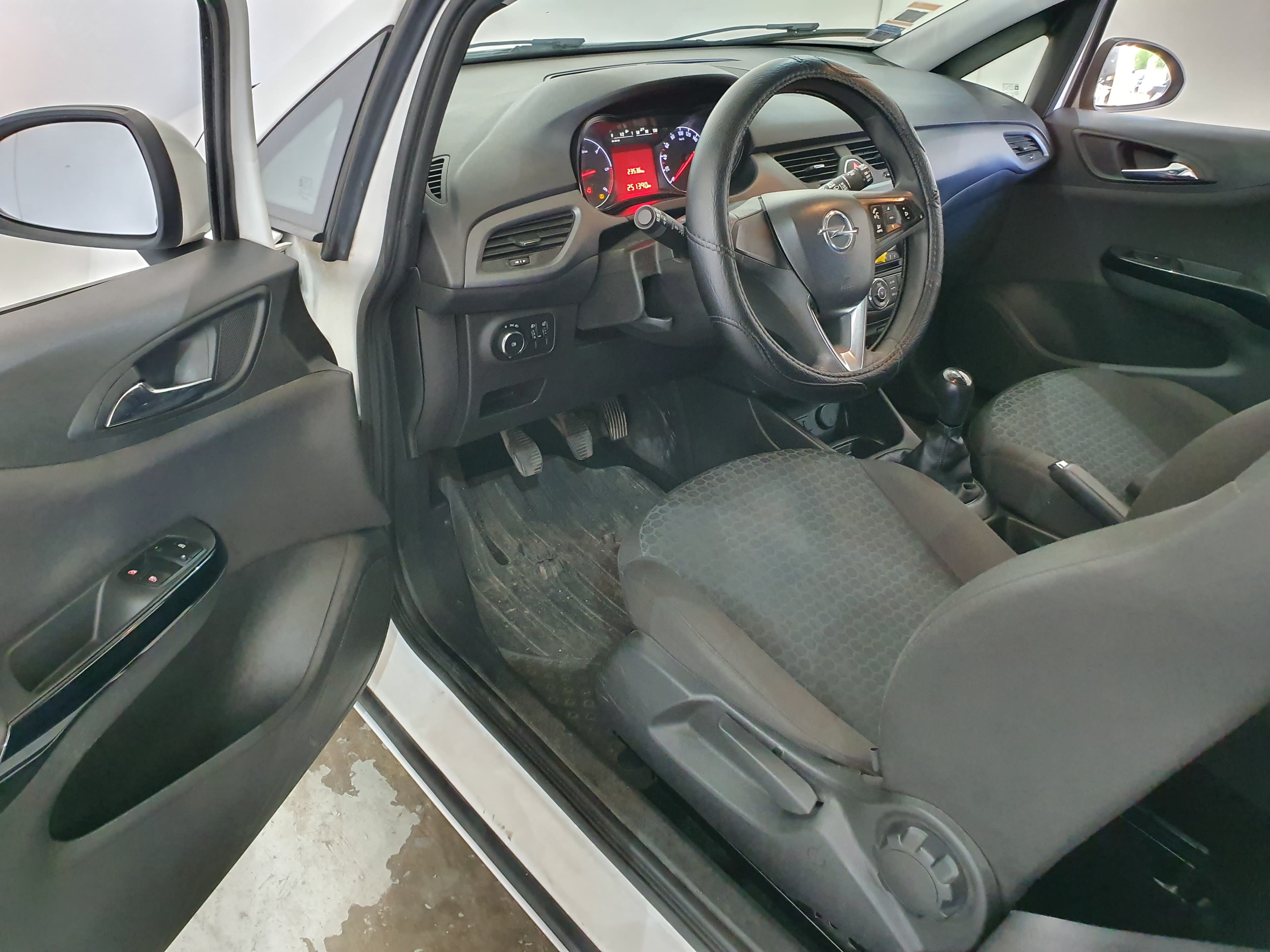 Opel Corsa · Ano 2016 — imagem 23