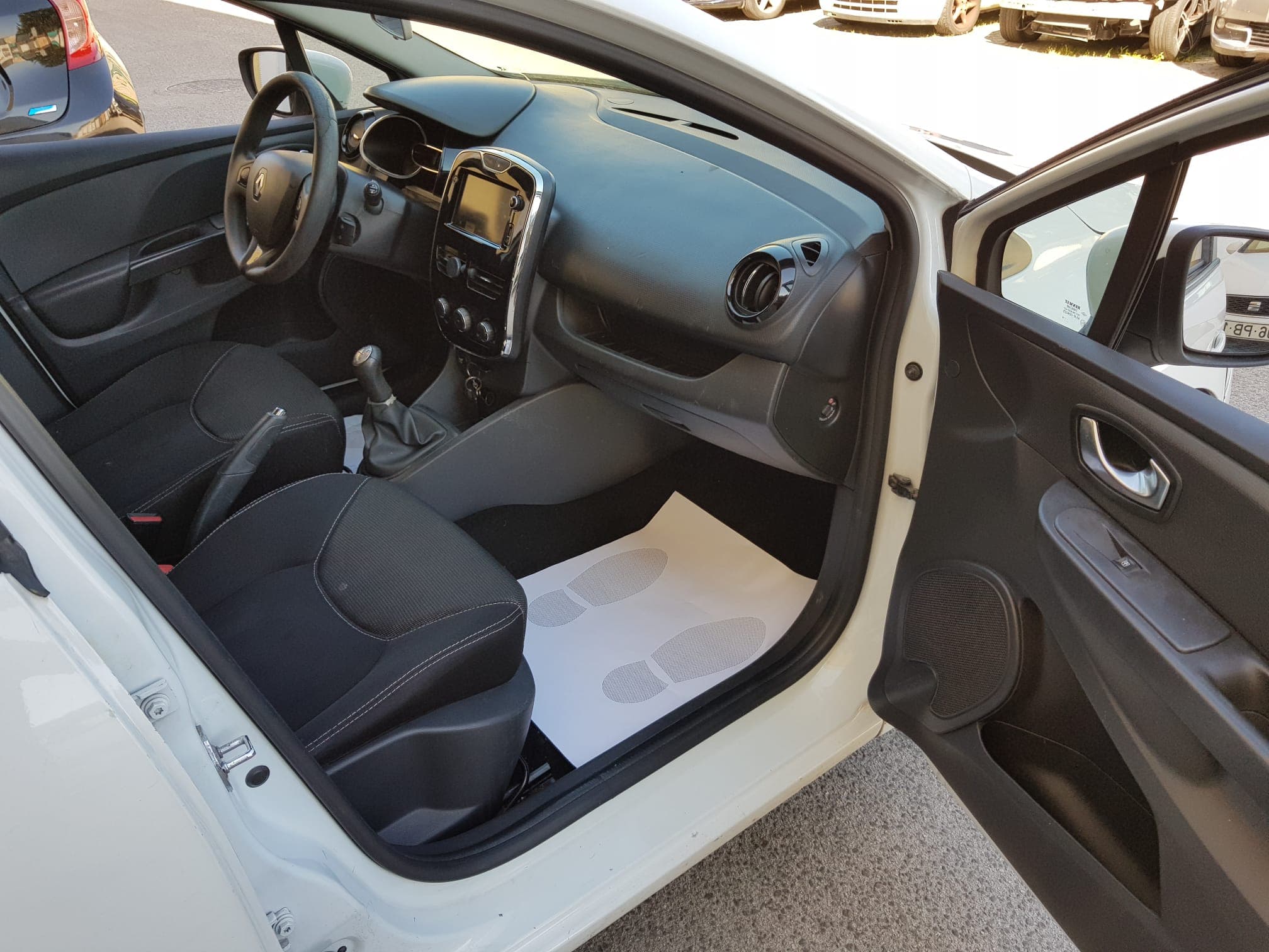 Renault Clio Break 1.5 DCI · Ano 2014 — image 15