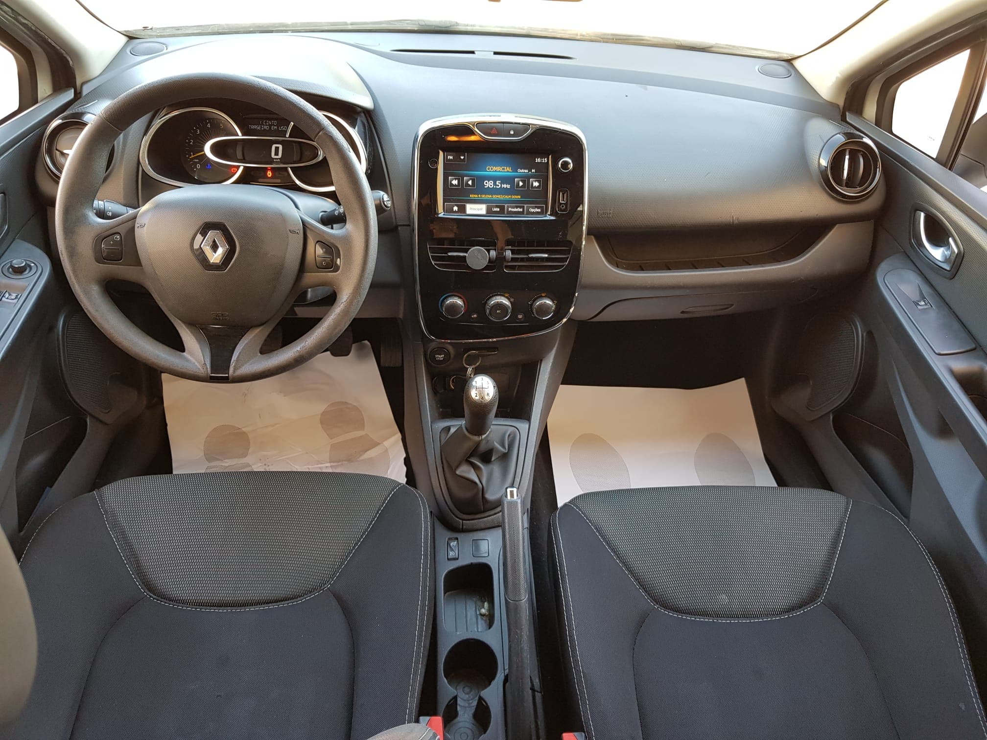 Renault Clio Break 1.5 DCI · Ano 2014 — image 12