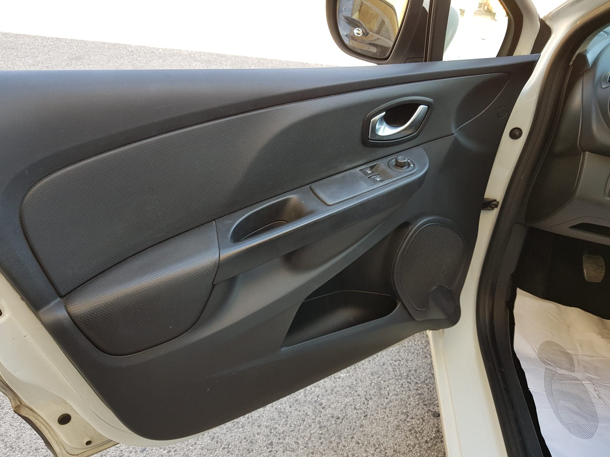 Renault Clio Break 1.5 DCI · Ano 2014 — image 14