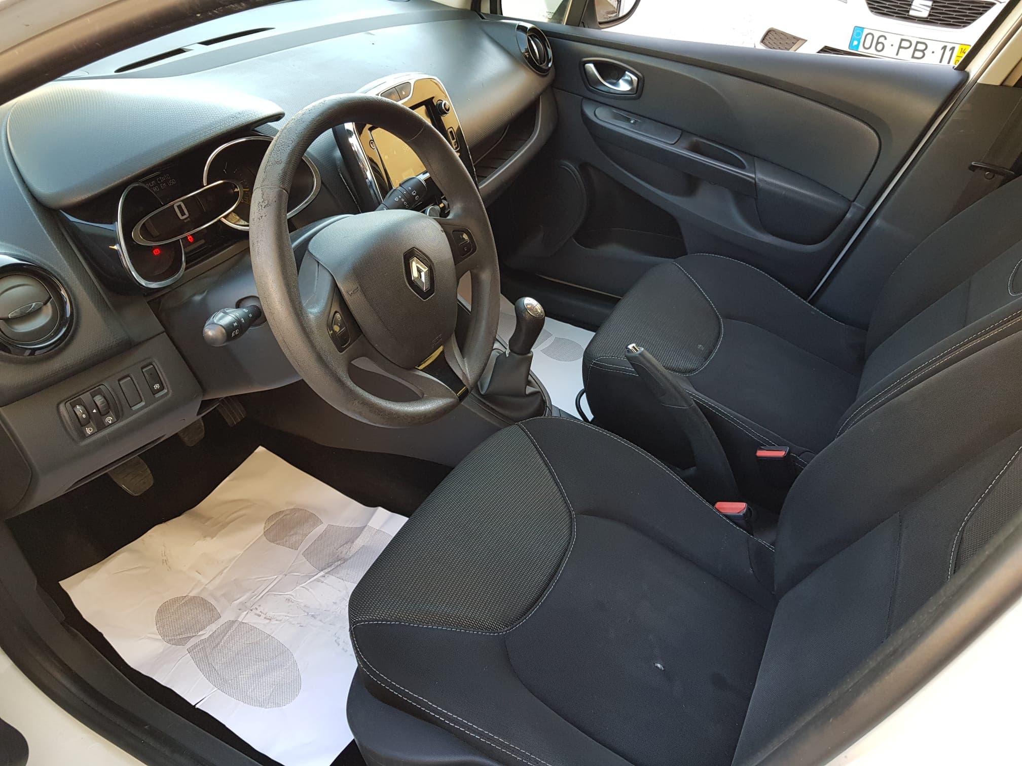 Renault Clio Break 1.5 DCI · Ano 2014 — image 16