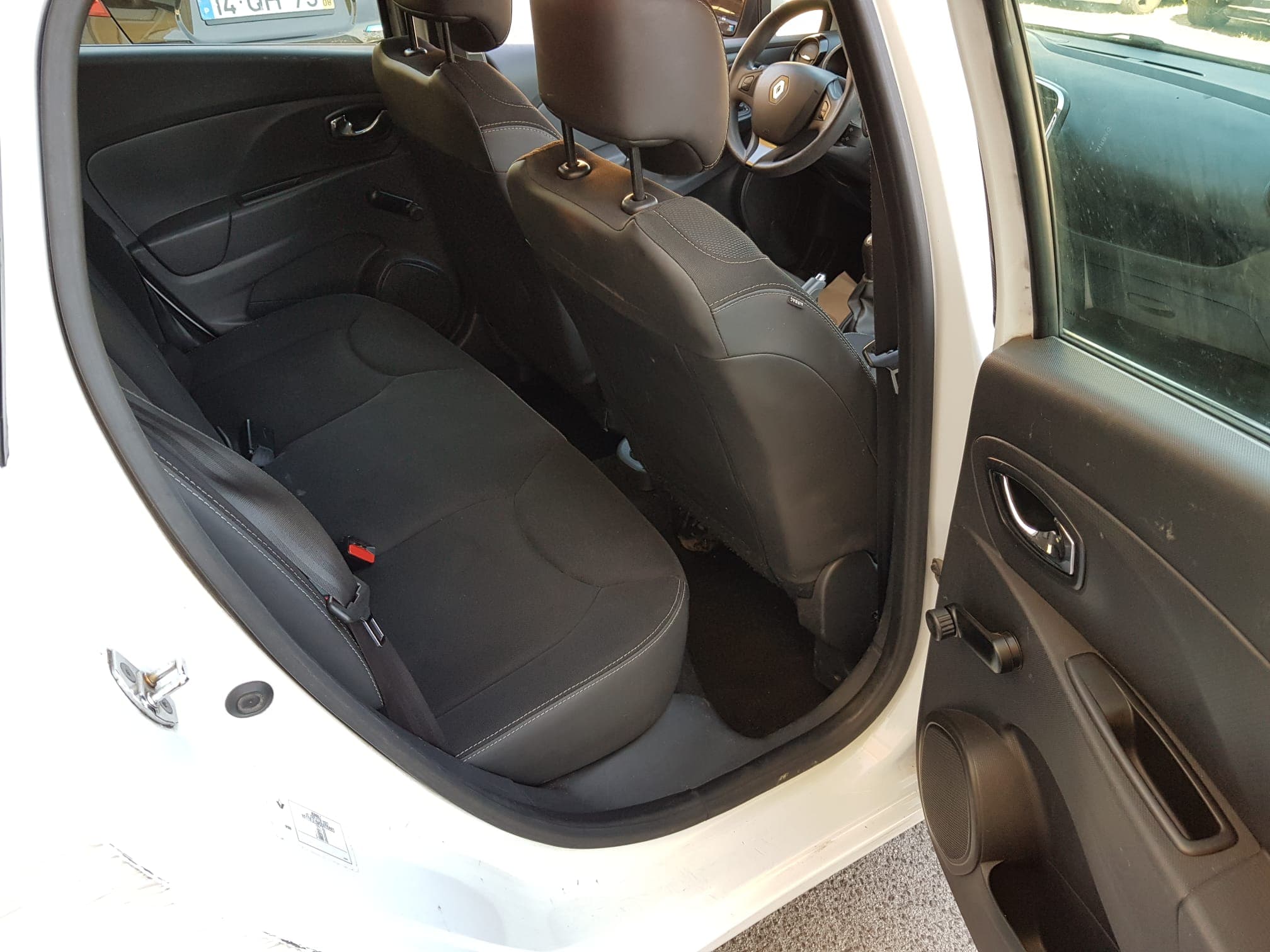 Renault Clio Break 1.5 DCI · Ano 2014 — image 17