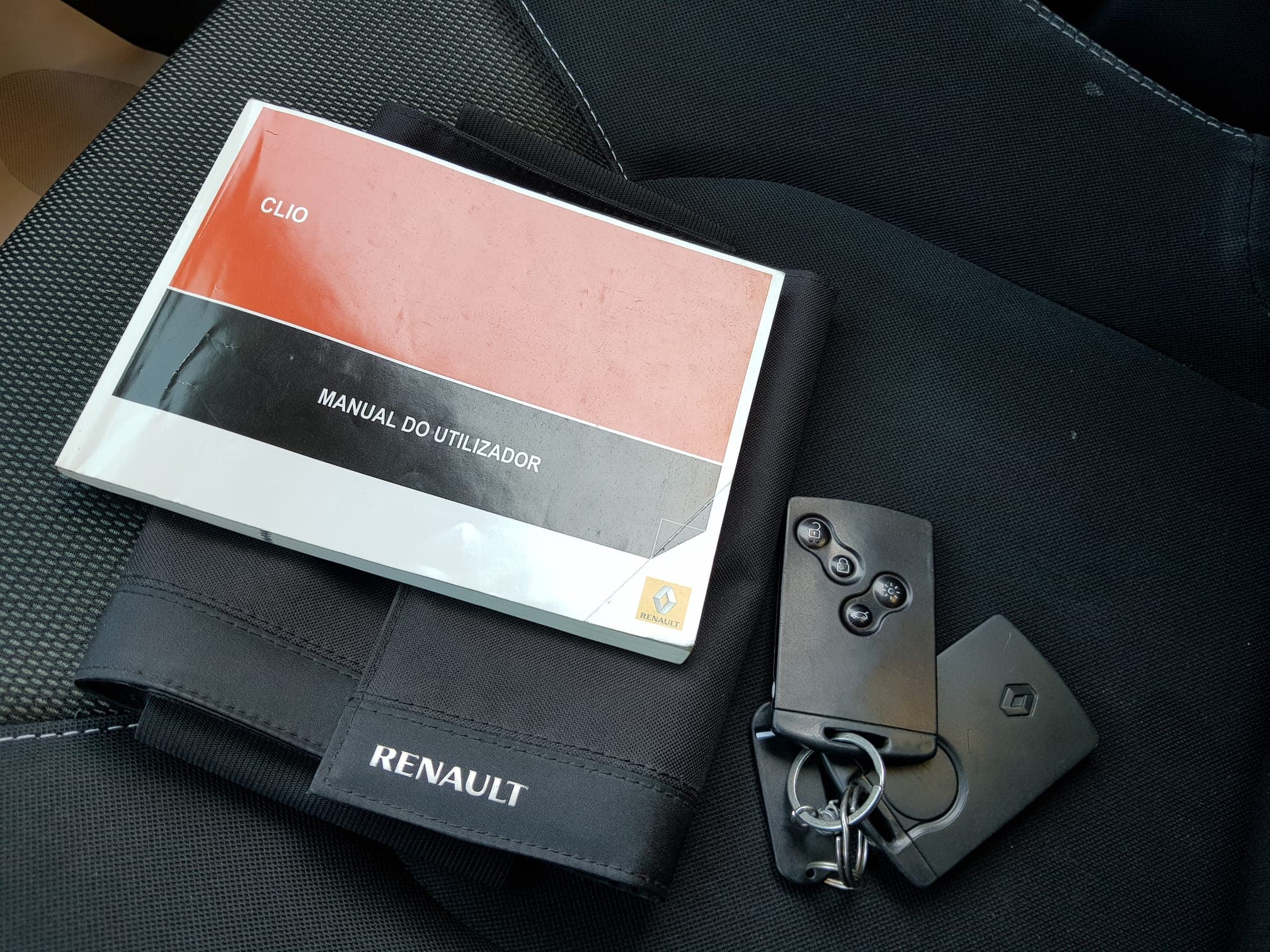 Renault Clio Break 1.5 DCI · Ano 2014 — image 20
