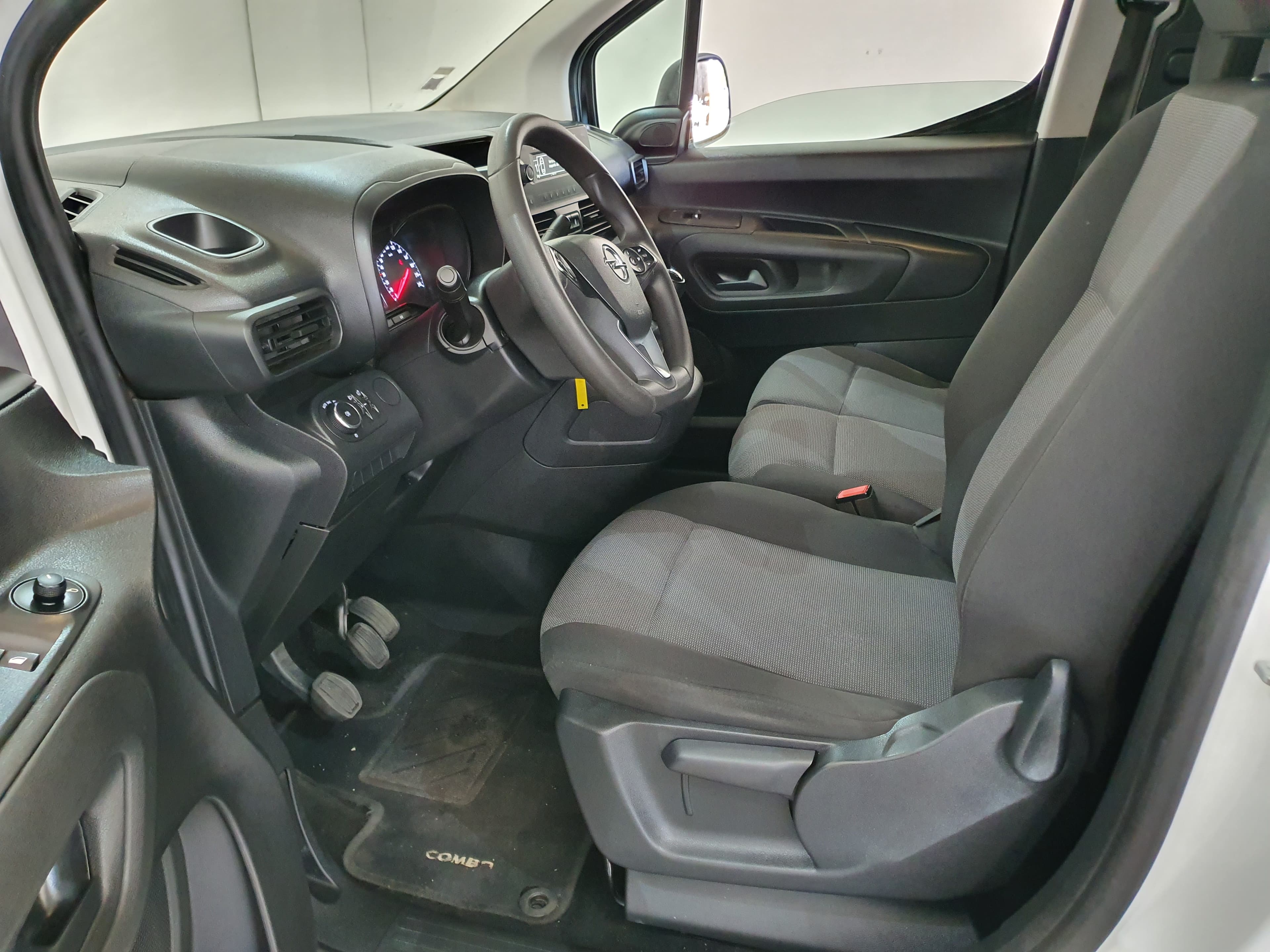 Opel Combo · Ano 2020 — image 23