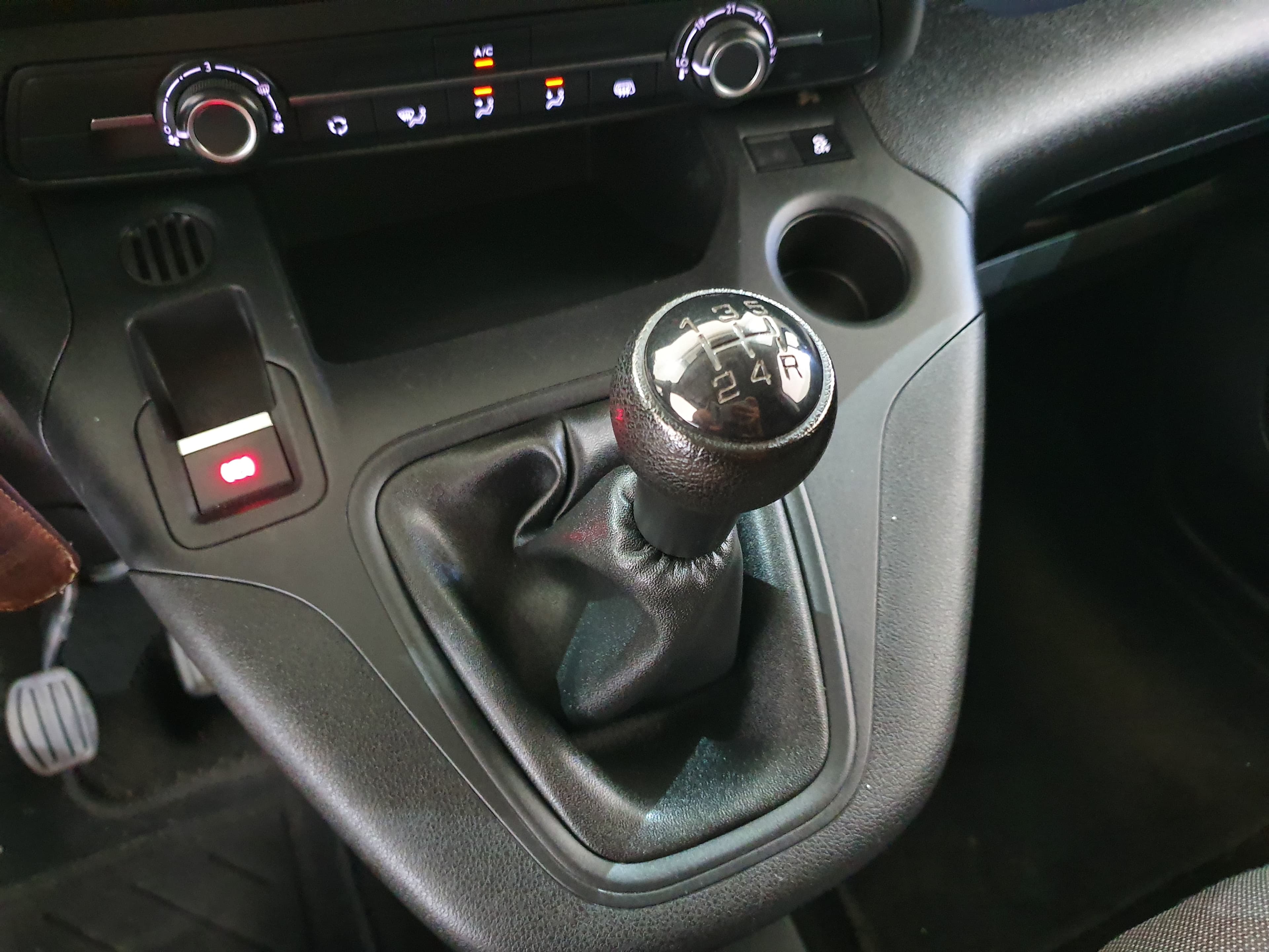 Opel Combo · Ano 2020 — image 27
