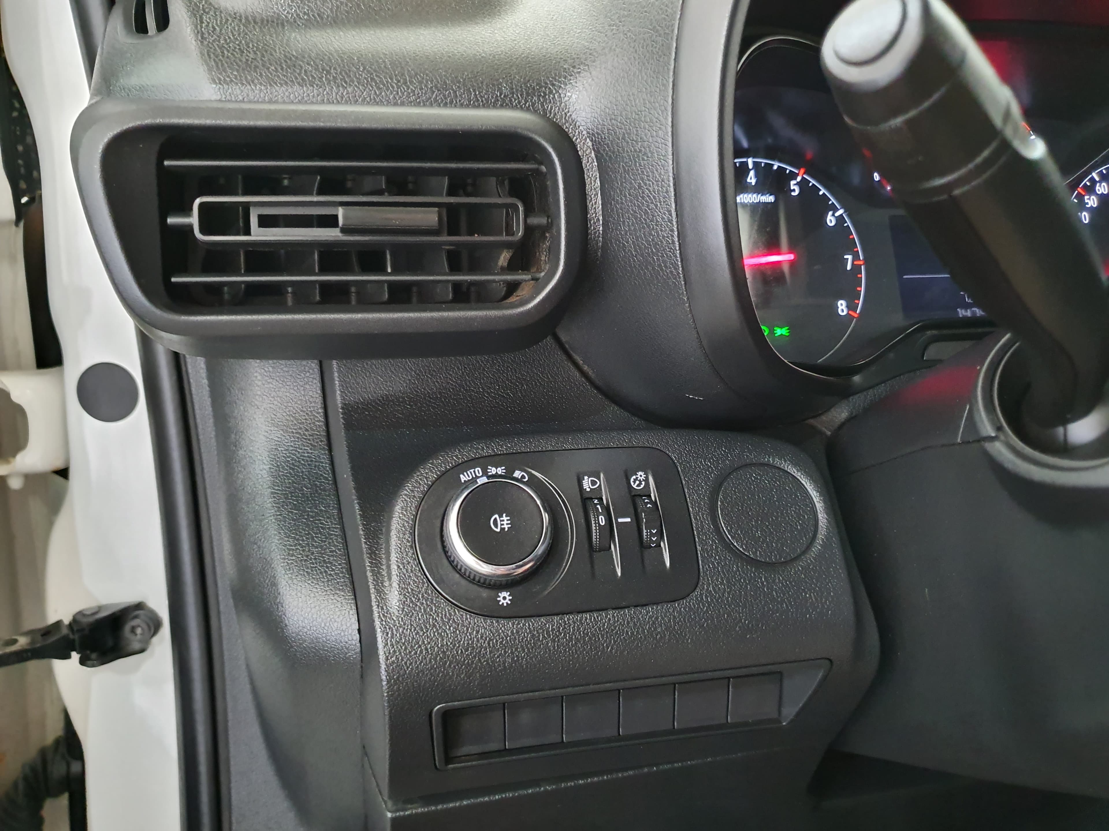 Opel Combo · Ano 2020 — image 32