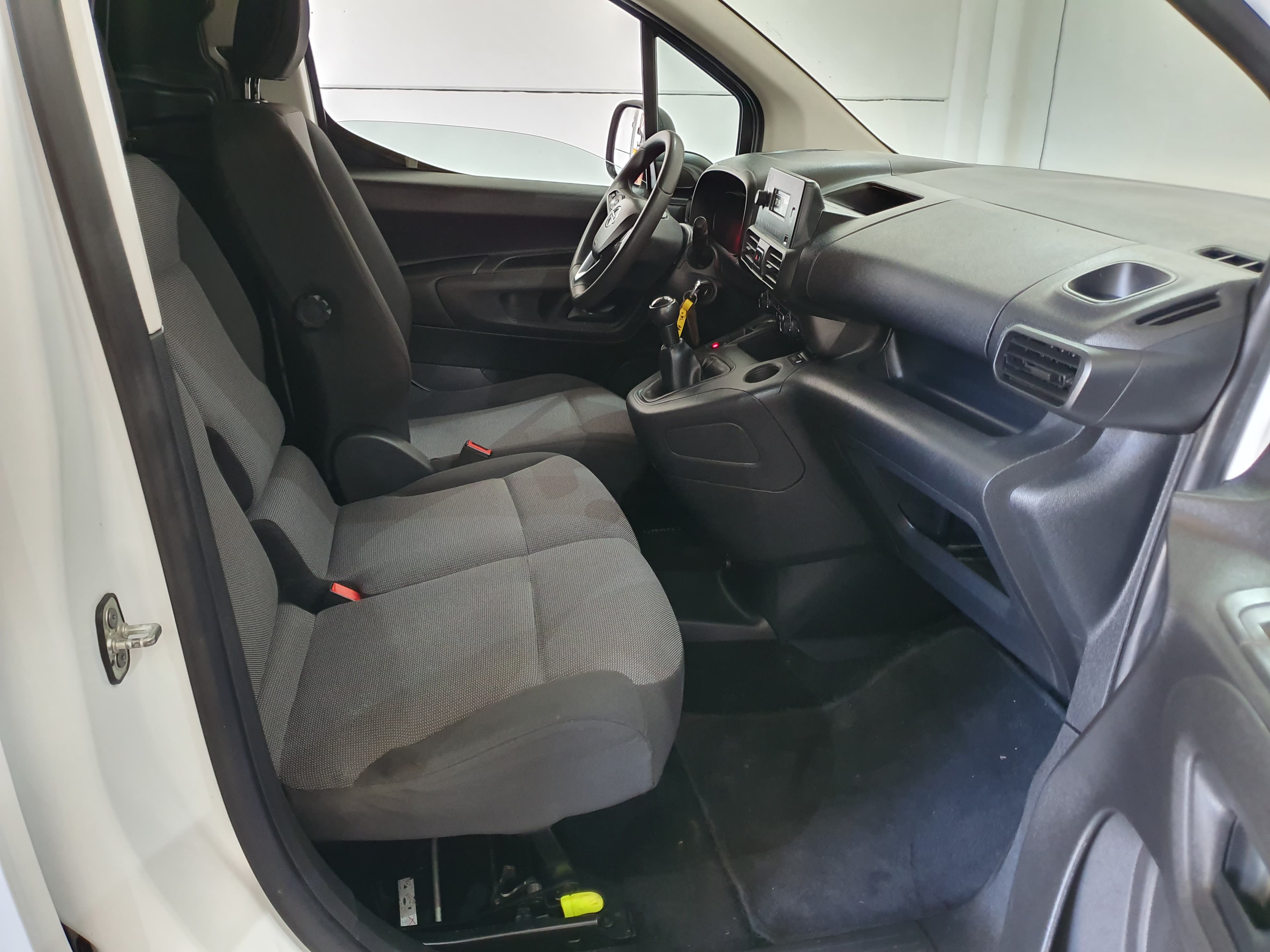 Opel Combo · Ano 2020 — image 19