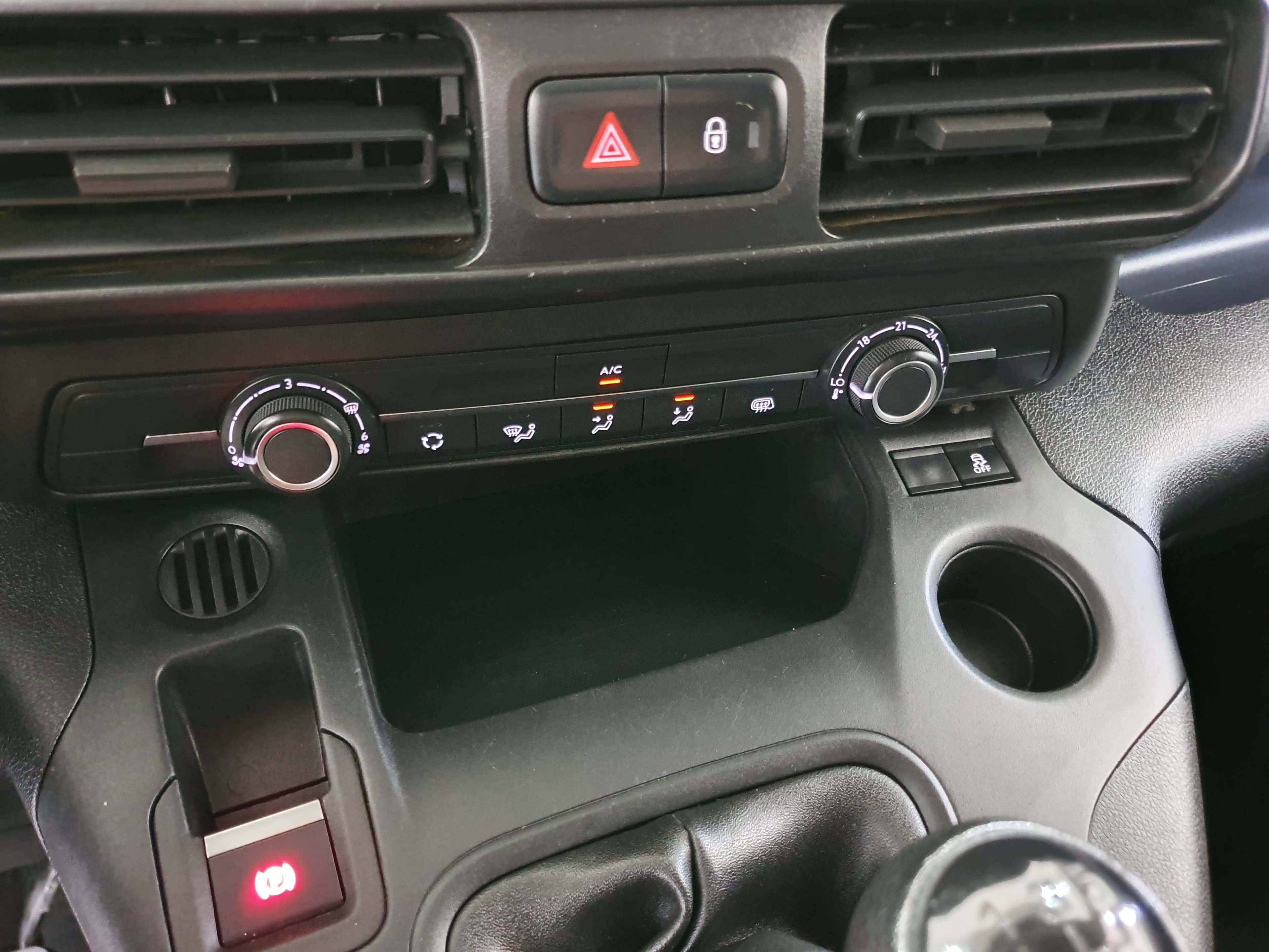 Opel Combo · Ano 2020 — image 26