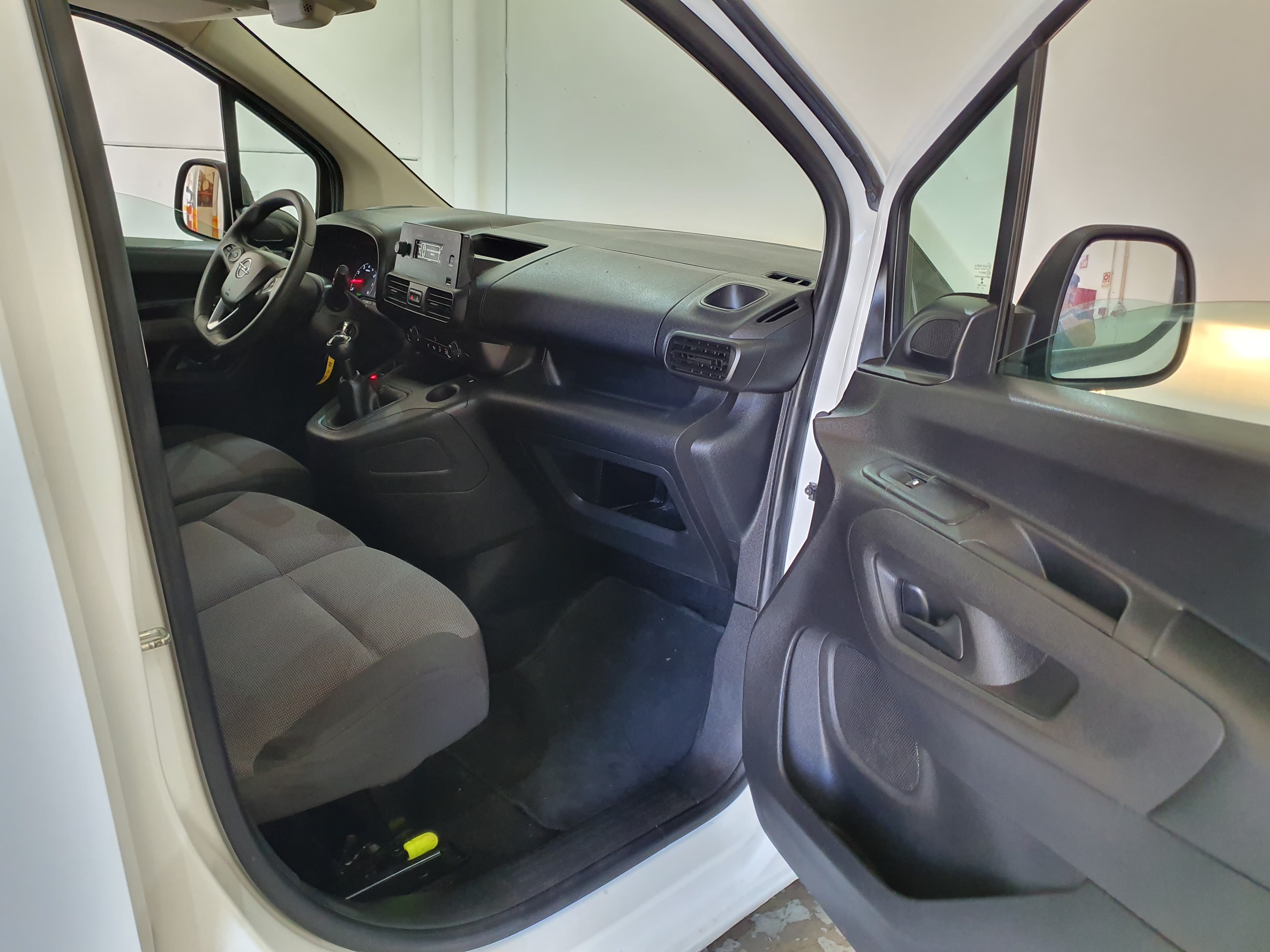 Opel Combo · Ano 2020 — image 17