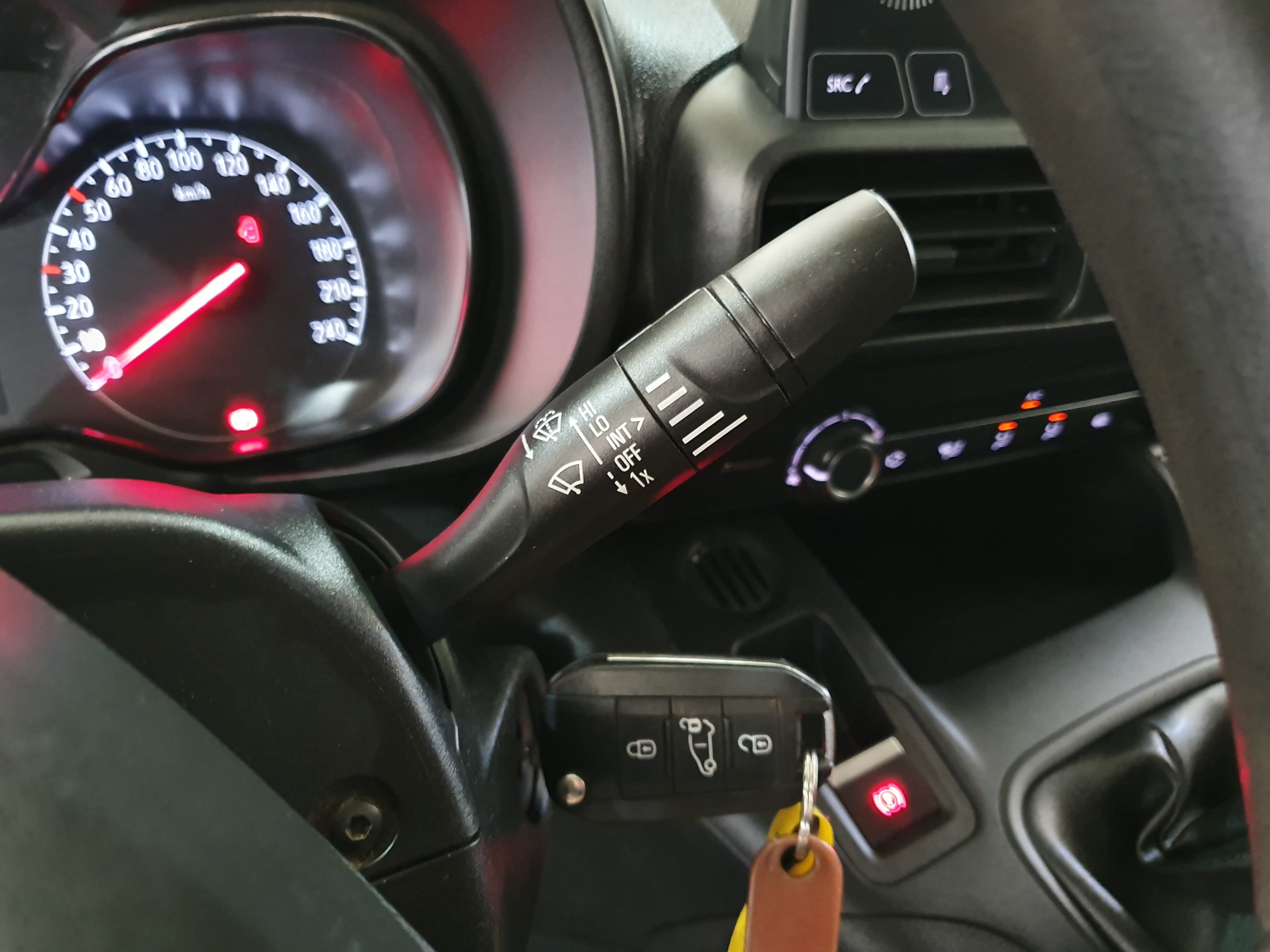 Opel Combo · Ano 2020 — image 30