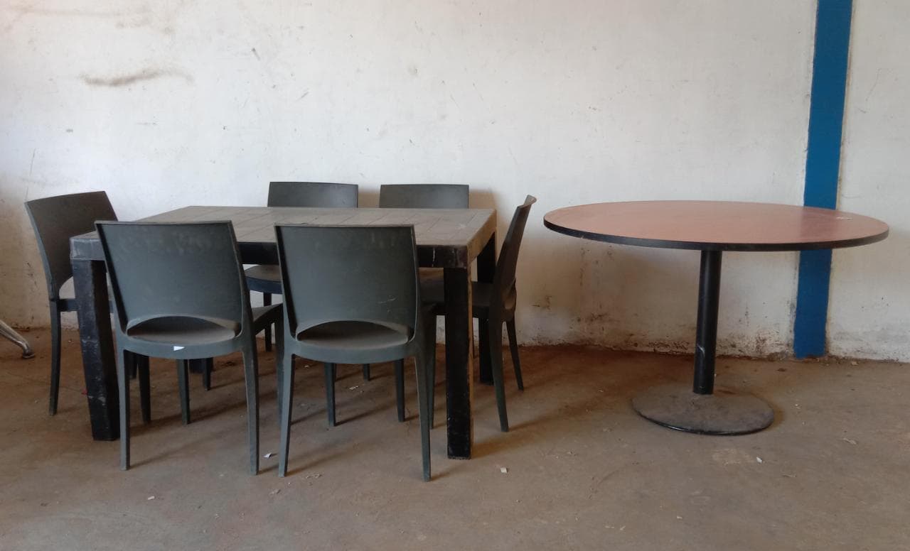 Office furniture — image 1
