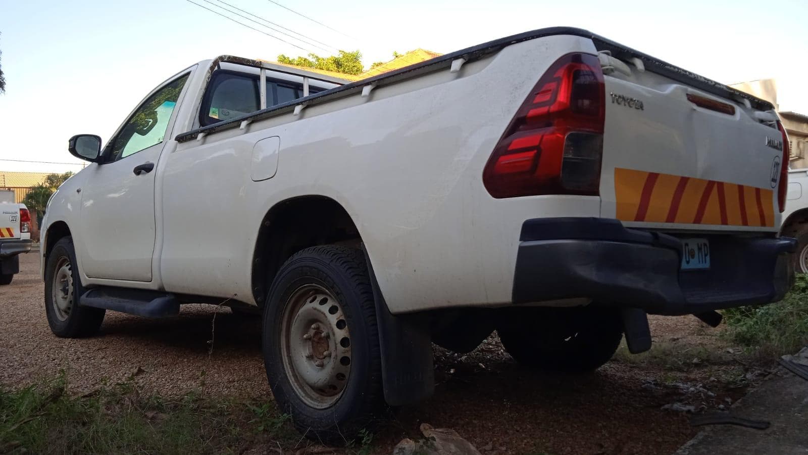 Toyota Hilux — image 2