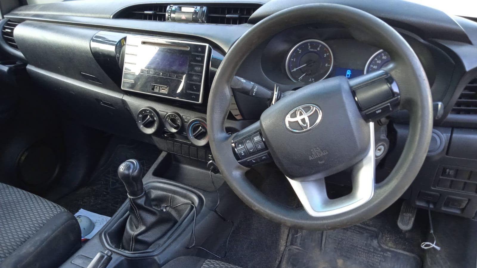 Toyota Hilux — image 11