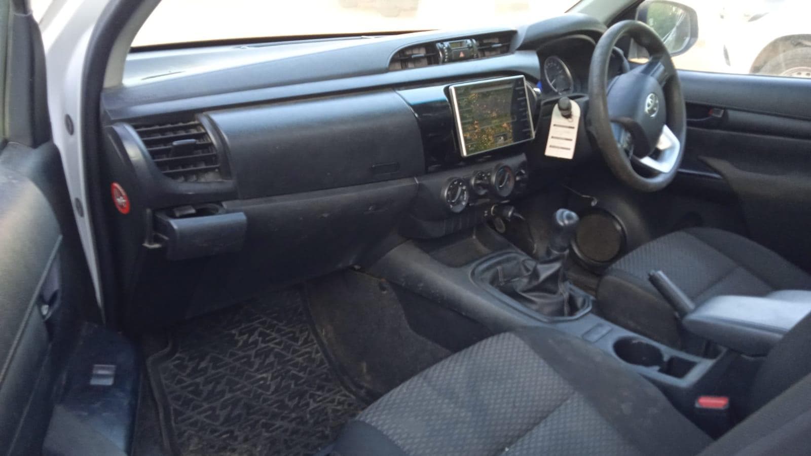 Toyota Hilux — image 3