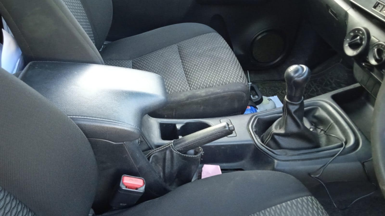 Toyota Hilux — image 6