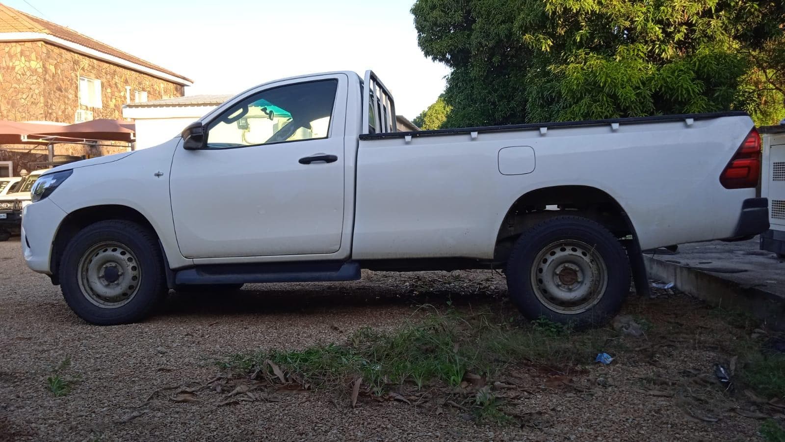 Toyota Hilux — image 17