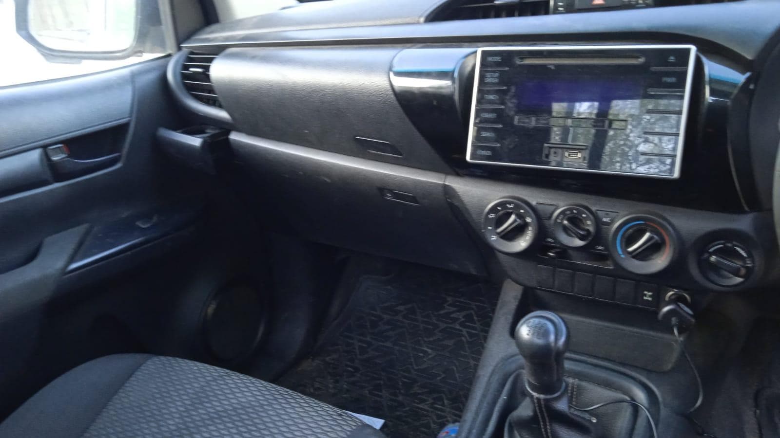 Toyota Hilux — image 4