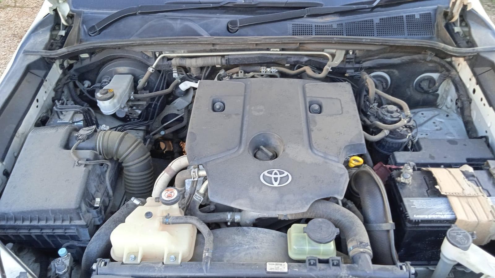 Toyota Hilux — image 12