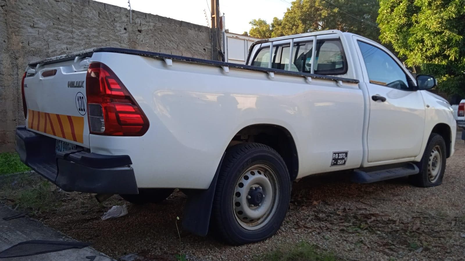 Toyota Hilux — image 14