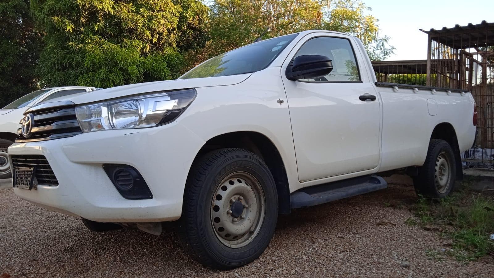 Toyota Hilux — image 20