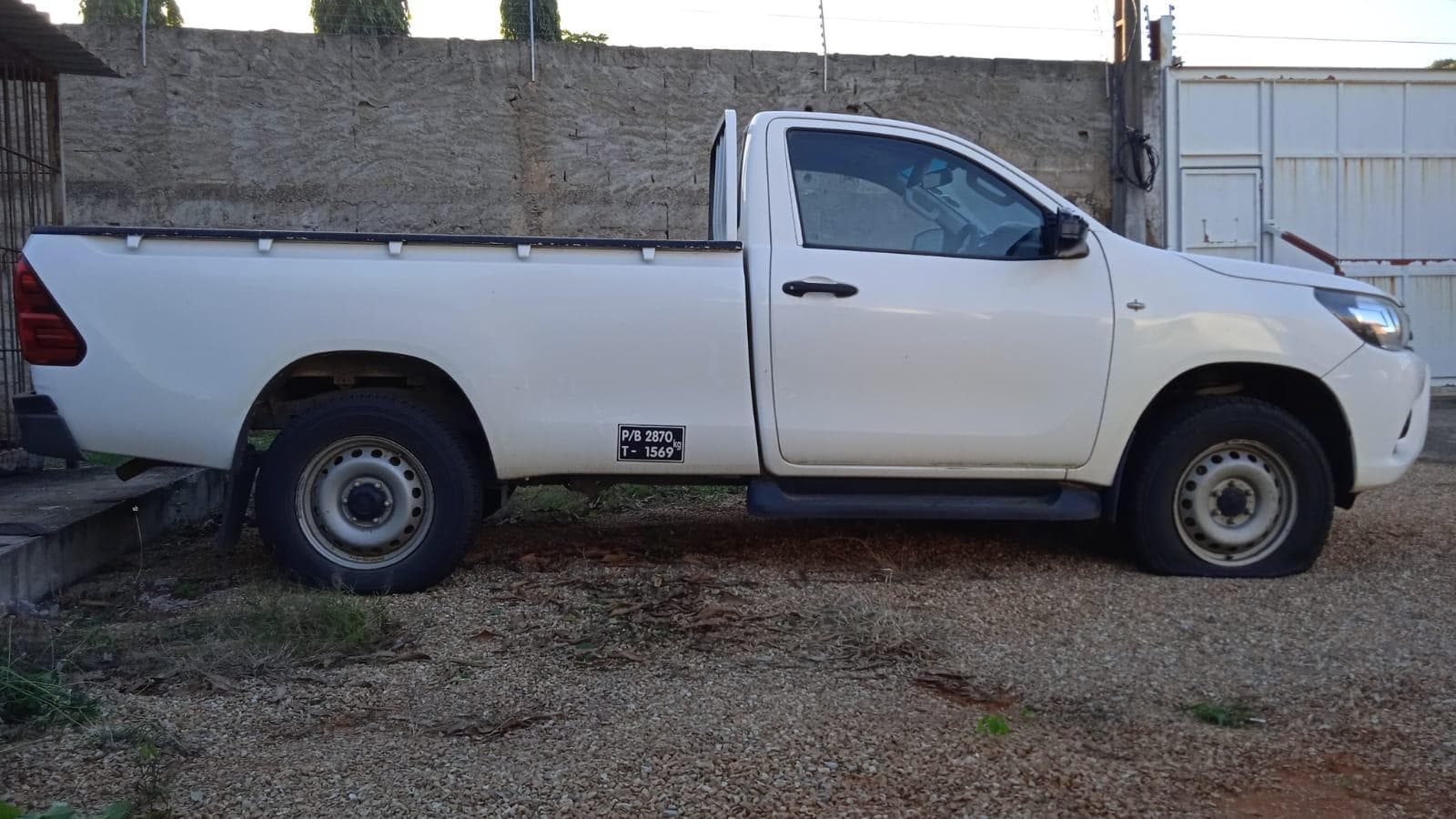 Toyota Hilux — image 10