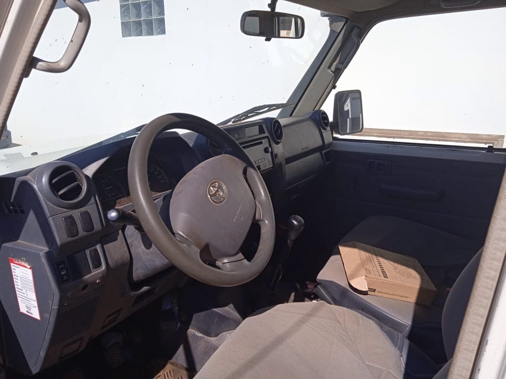 Toyota Land Cruiser — image 6