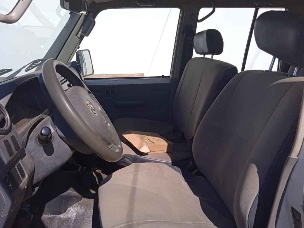 Toyota Land Cruiser — image 9