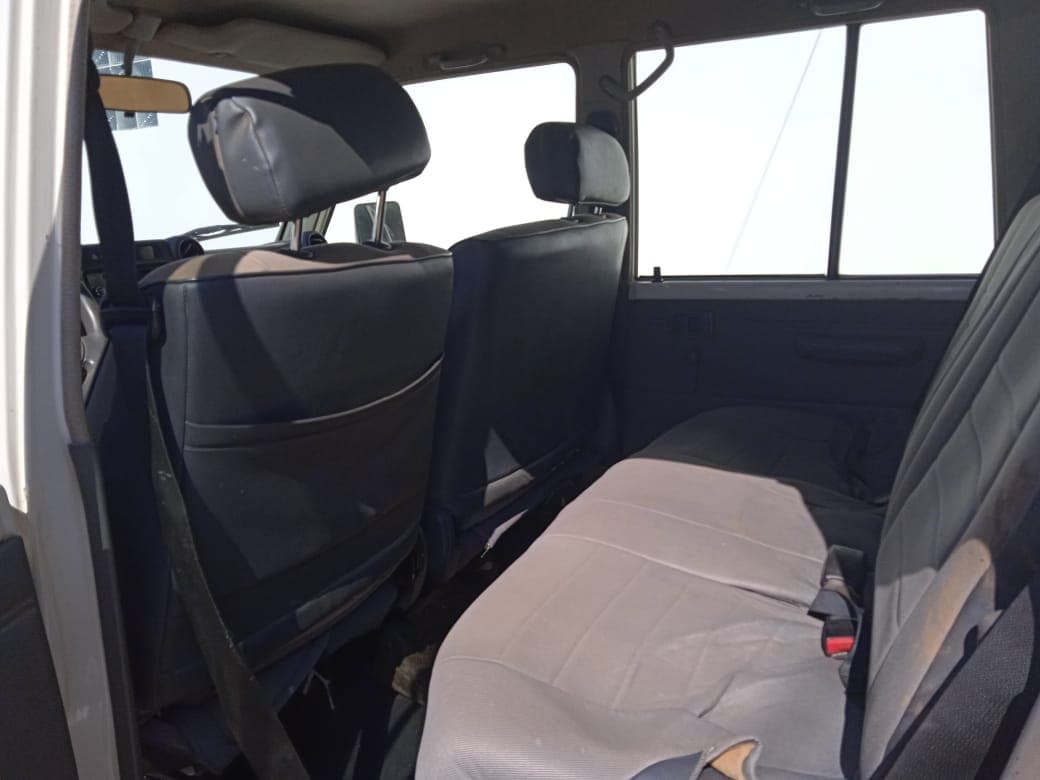 Toyota Land Cruiser — image 5